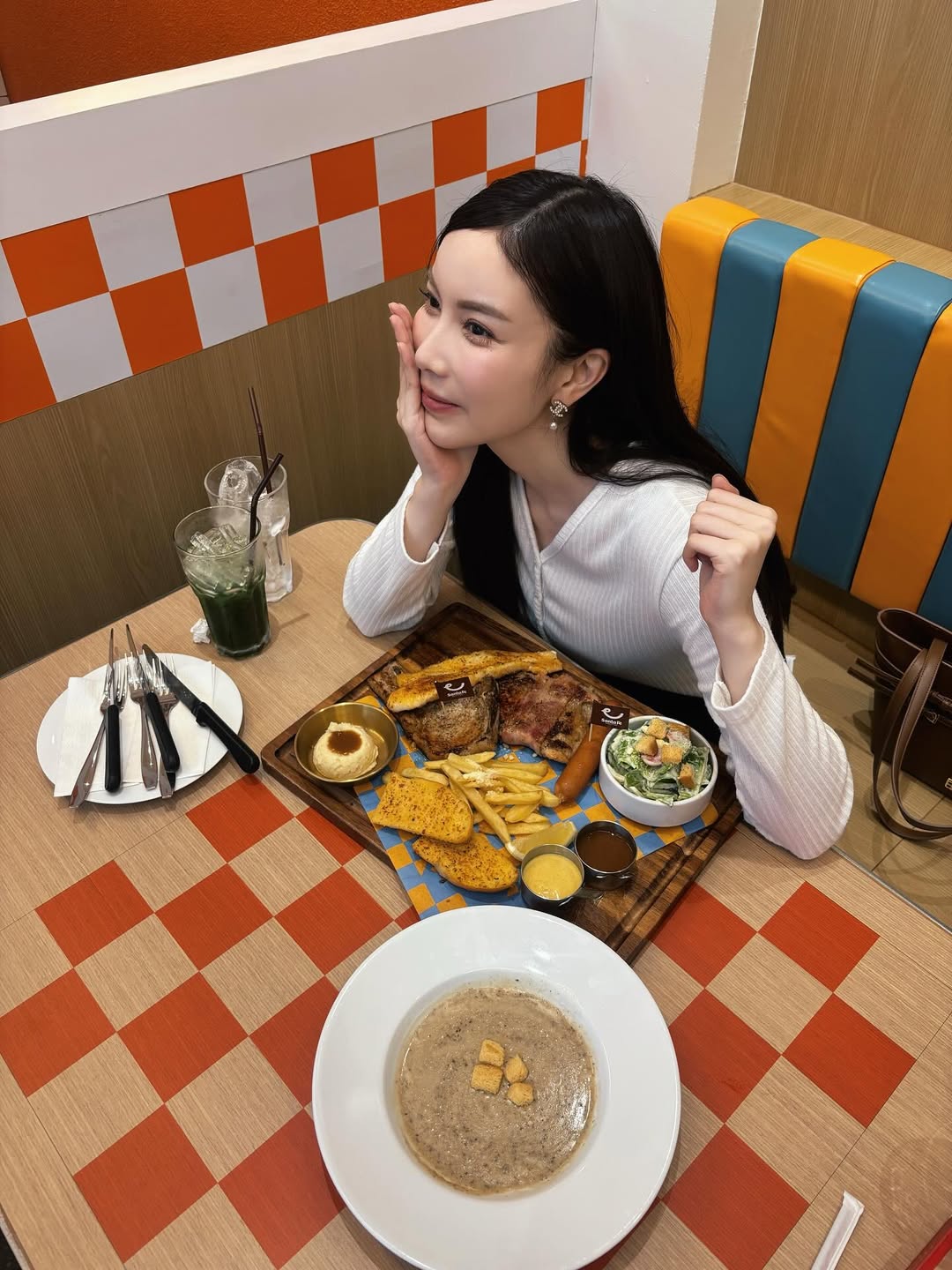 มุก - วรนิษฐ์ ถาวรวงศ์