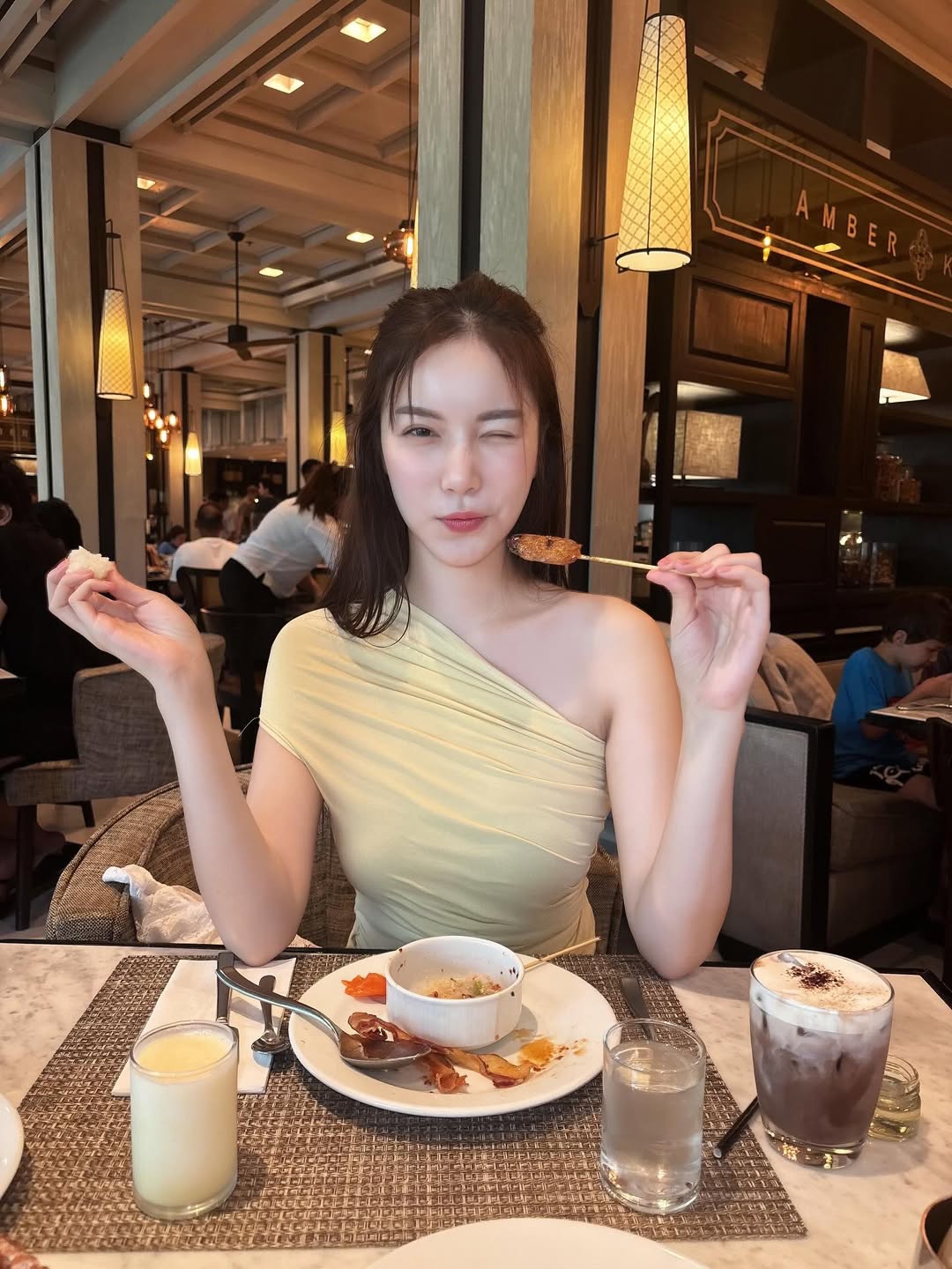 มุก - วรนิษฐ์ ถาวรวงศ์