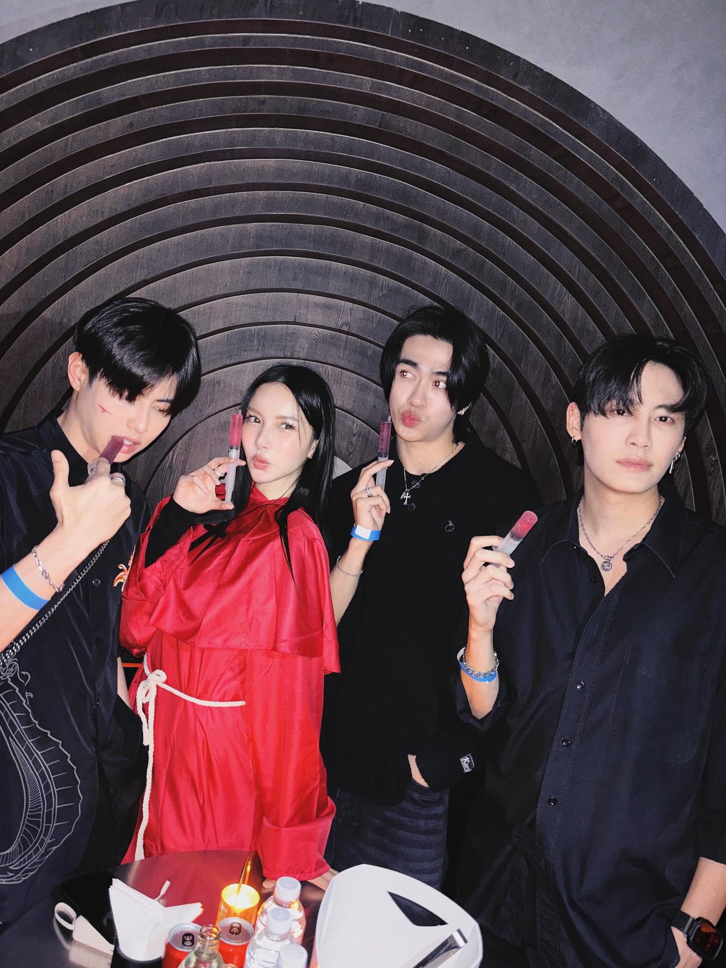 มุก - วรนิษฐ์ ถาวรวงศ์