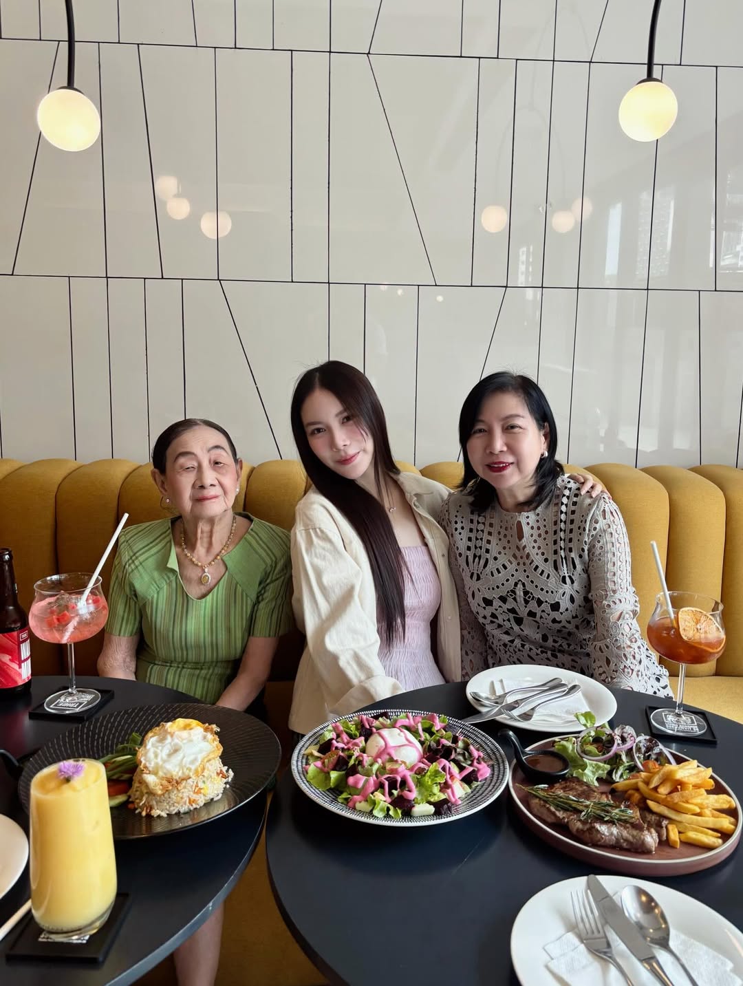 มุก - วรนิษฐ์ ถาวรวงศ์