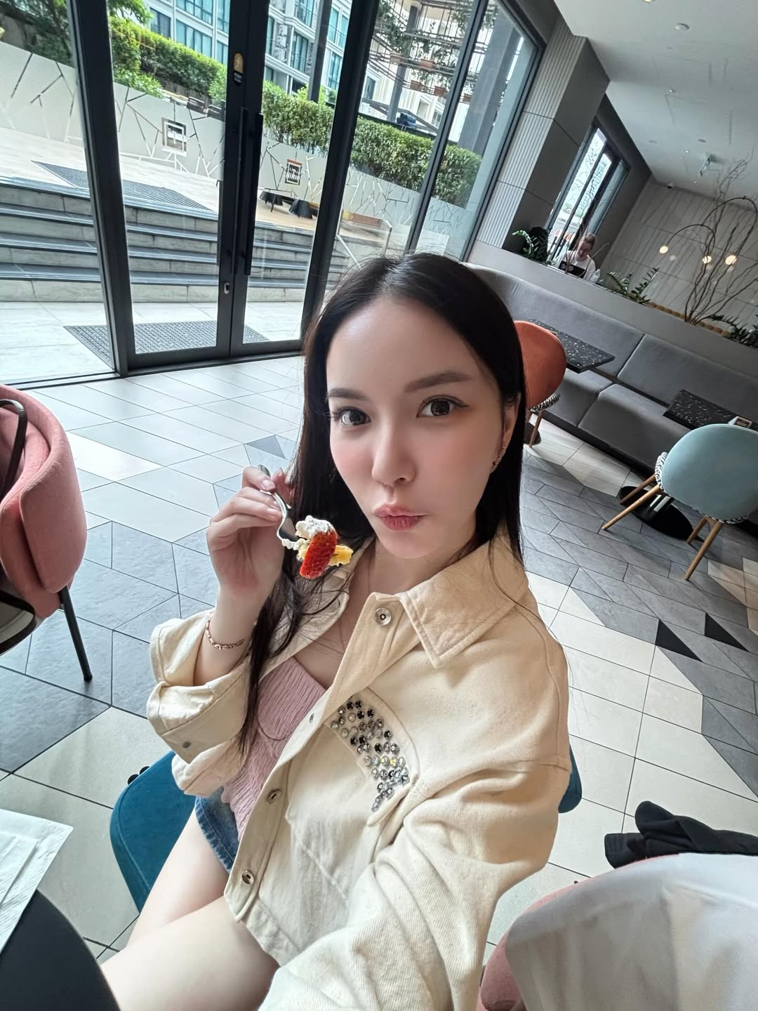 มุก - วรนิษฐ์ ถาวรวงศ์