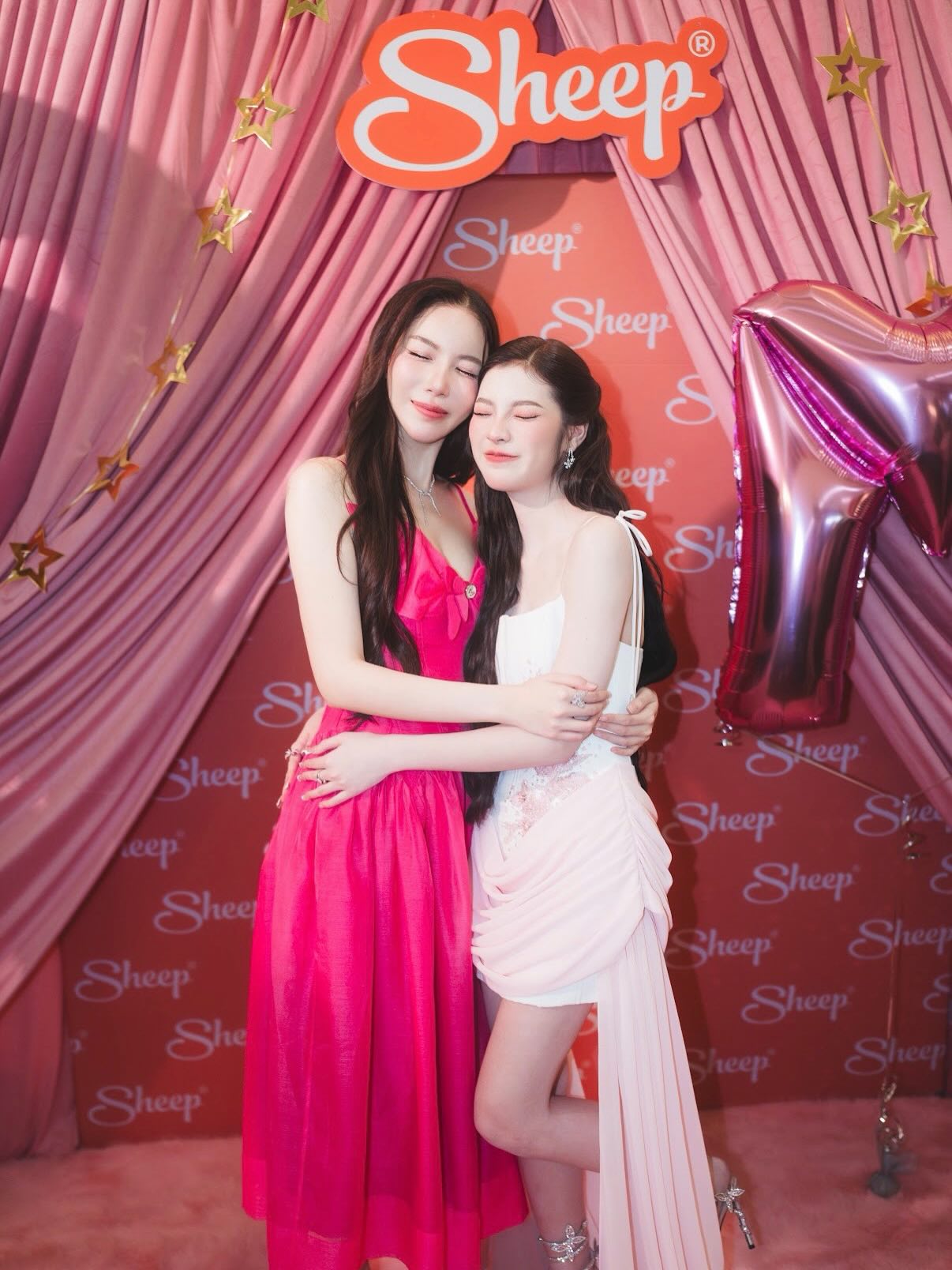 มุก - วรนิษฐ์ ถาวรวงศ์