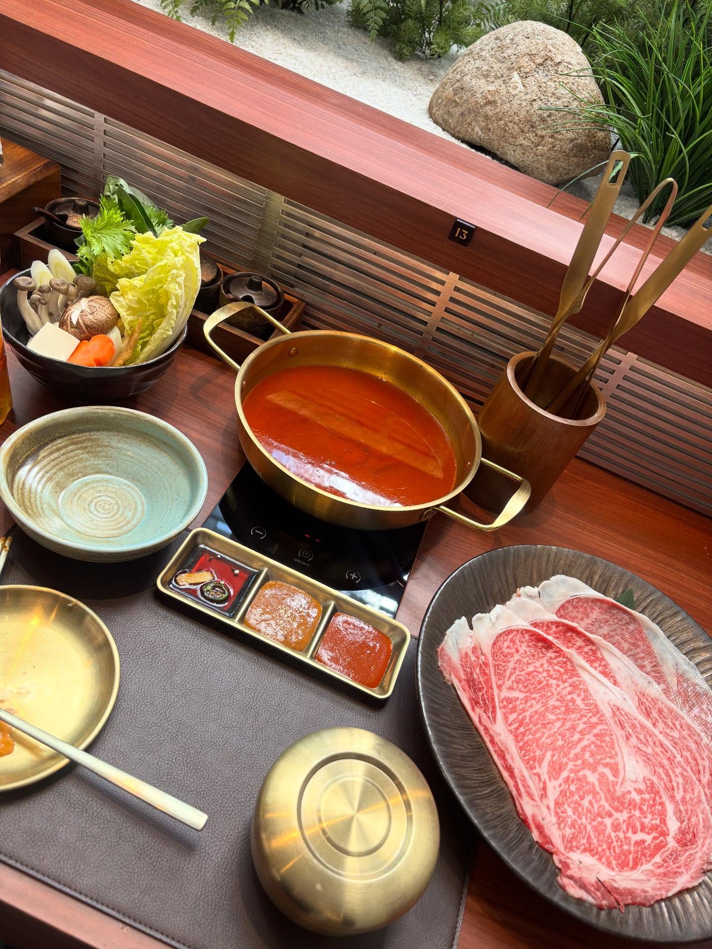 มุก - วรนิษฐ์ ถาวรวงศ์