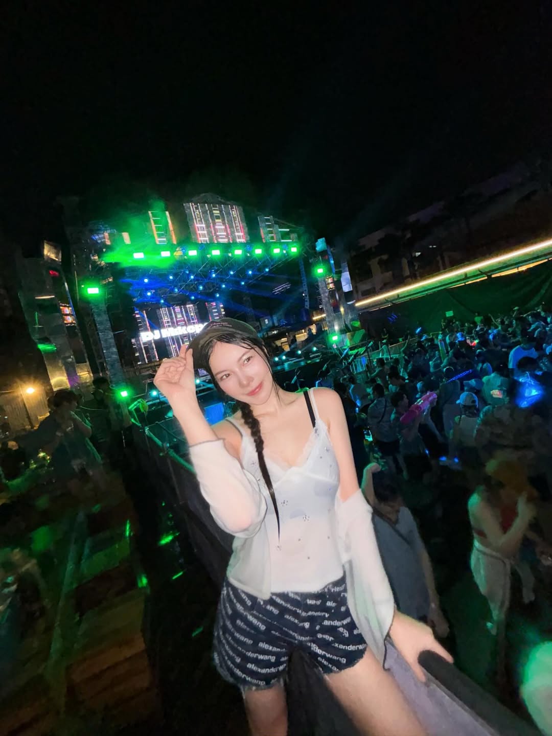 มุก - วรนิษฐ์ ถาวรวงศ์