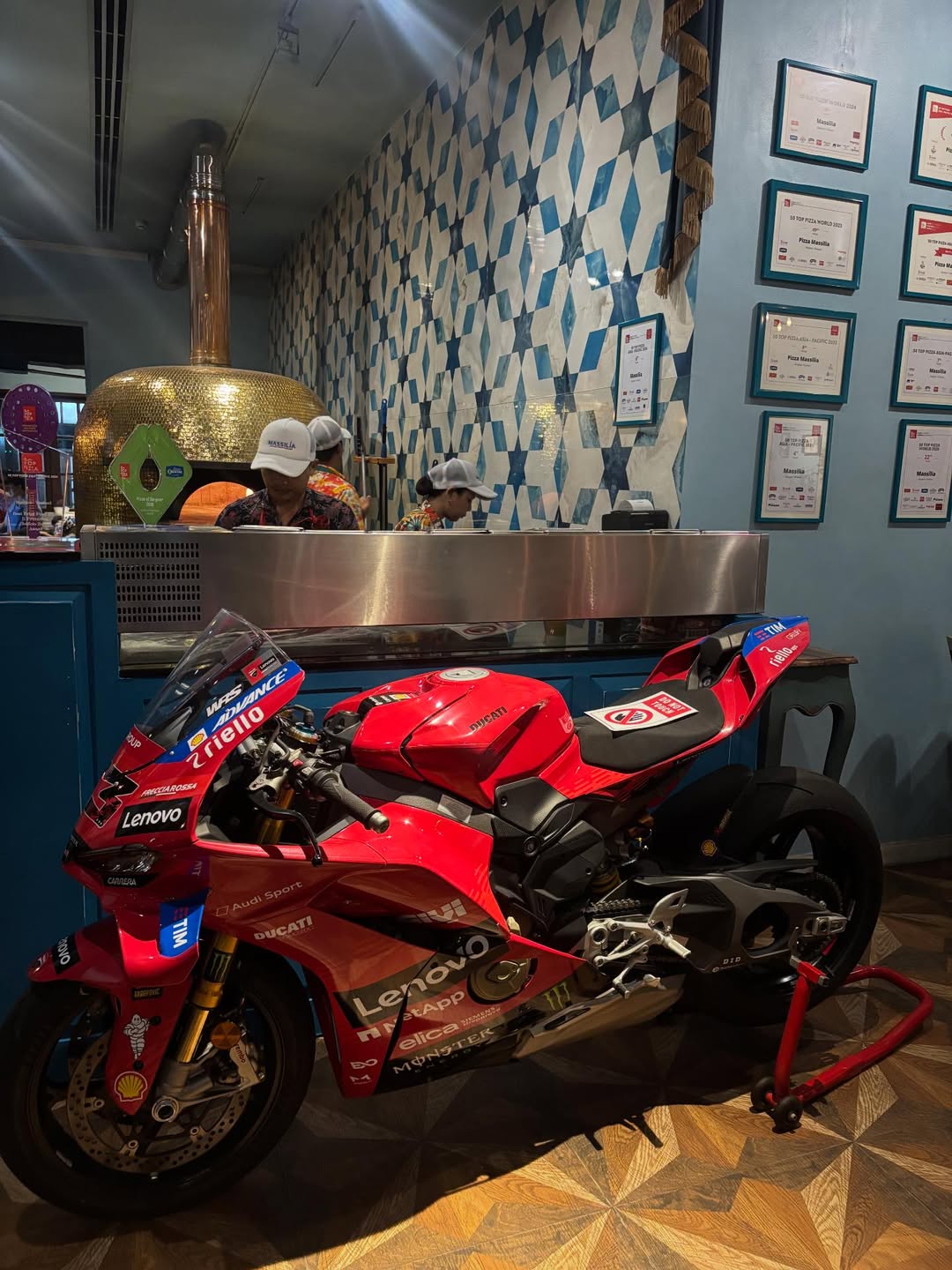 มุก - วรนิษฐ์ ถาวรวงศ์