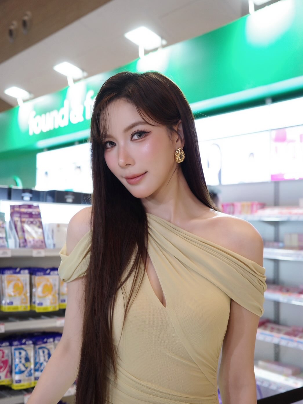 มุก - วรนิษฐ์ ถาวรวงศ์