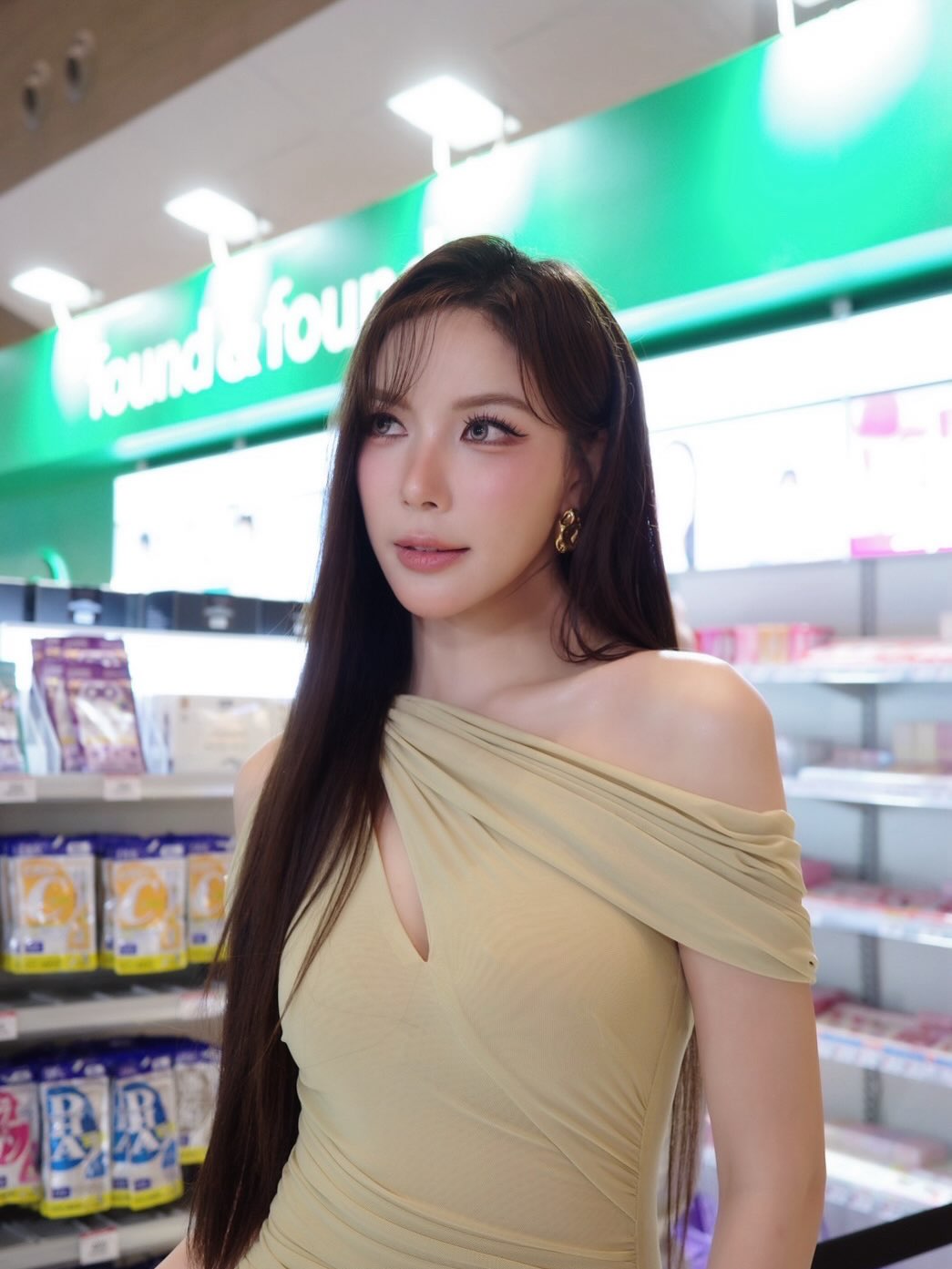 มุก - วรนิษฐ์ ถาวรวงศ์
