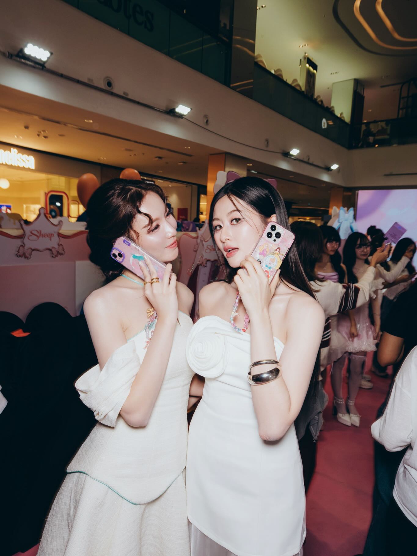 มุก - วรนิษฐ์ ถาวรวงศ์