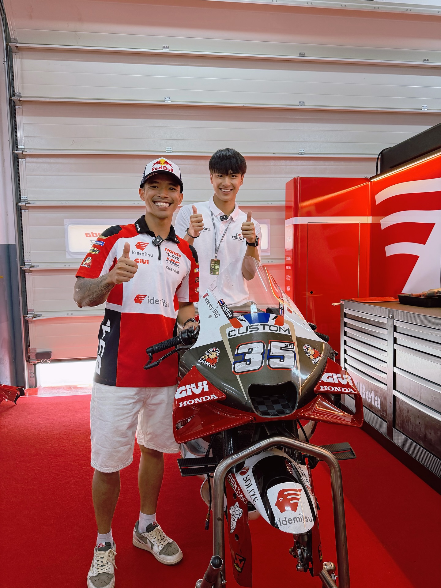 โอม - ภวัต จิตต์สว่างดี