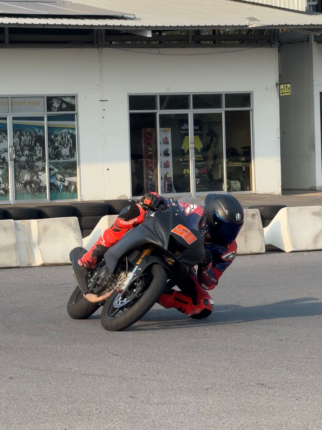 โอม - ภวัต จิตต์สว่างดี