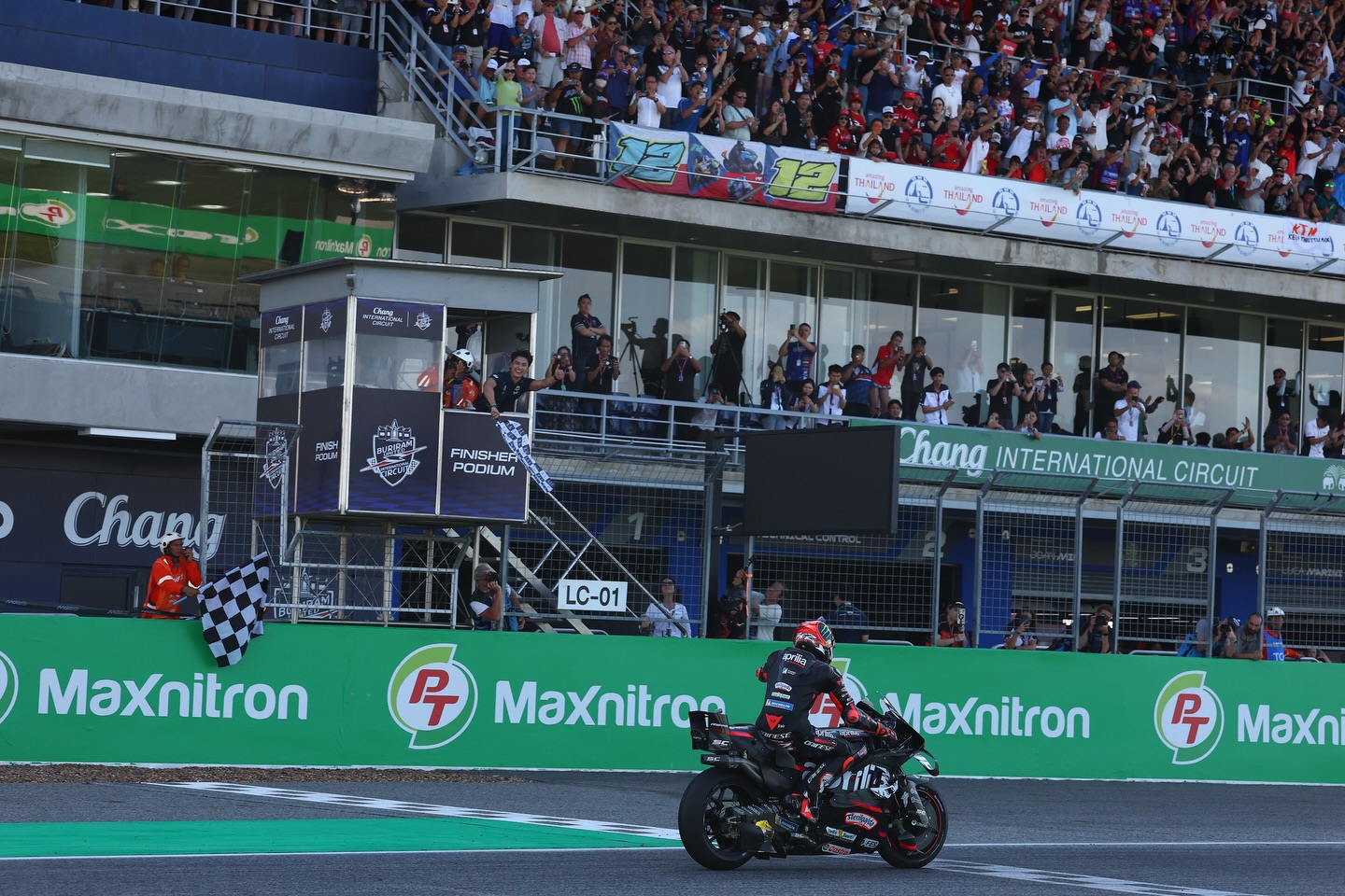 โอม - ภวัต จิตต์สว่างดี