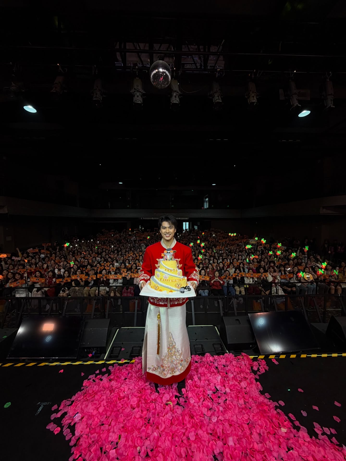 โอม - ภวัต จิตต์สว่างดี