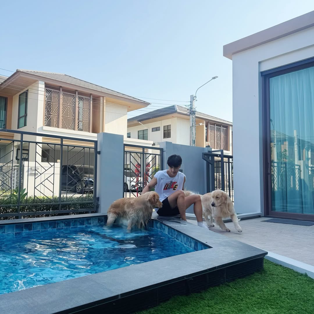 โอม - ภวัต จิตต์สว่างดี