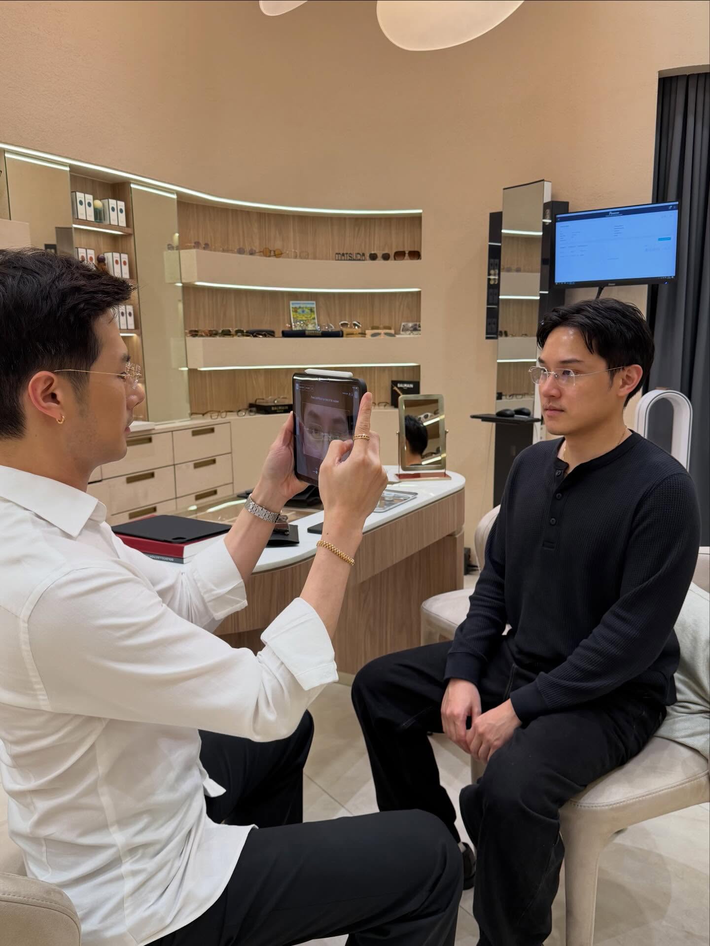 ภัทร์ ฉัตรบริรักษ์