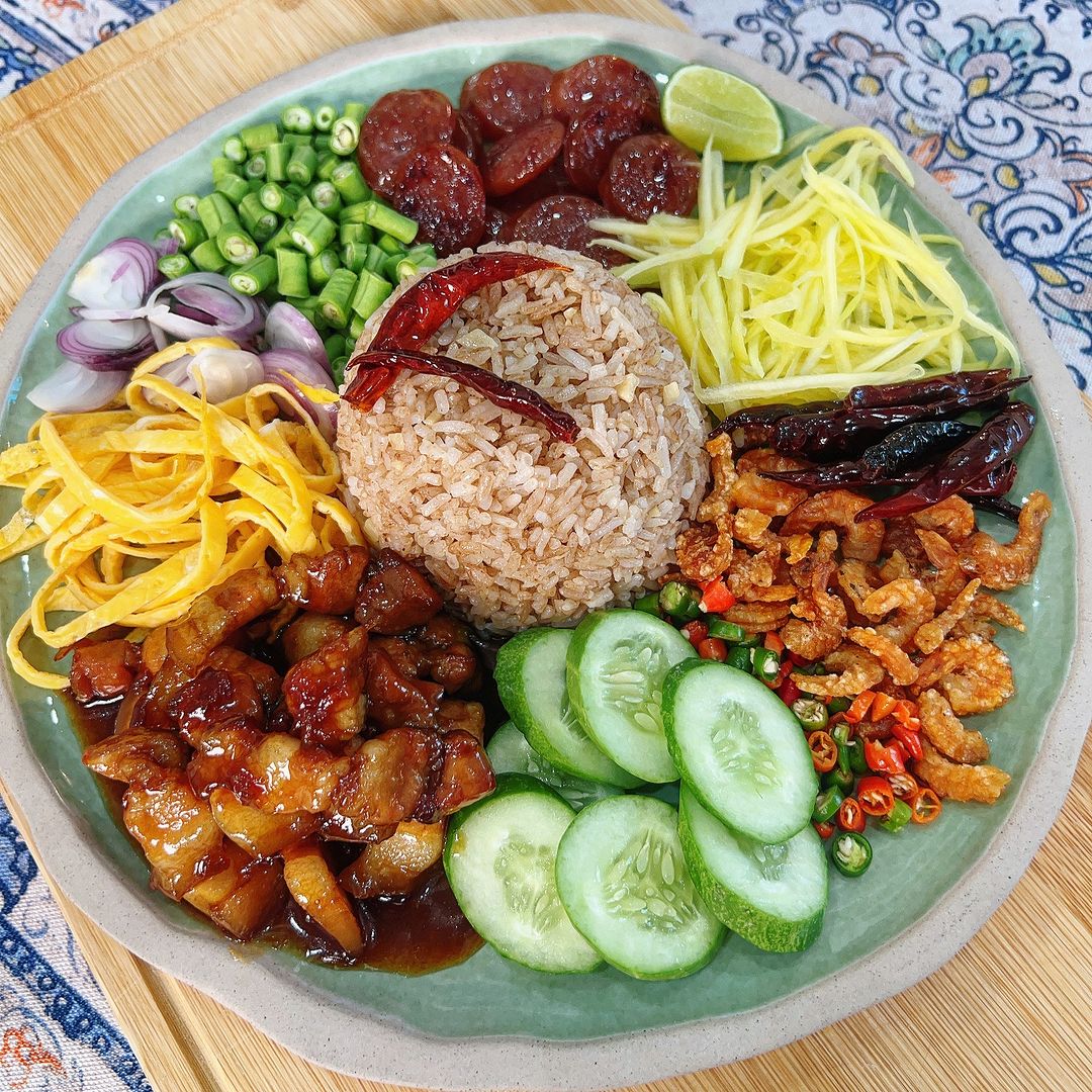 เอมี่ กลิ่นประทุม