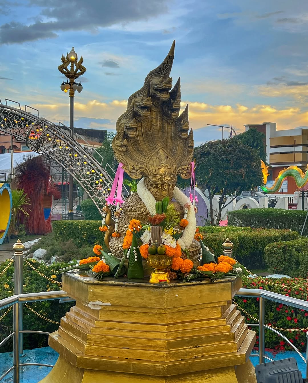 เอมี่ กลิ่นประทุม