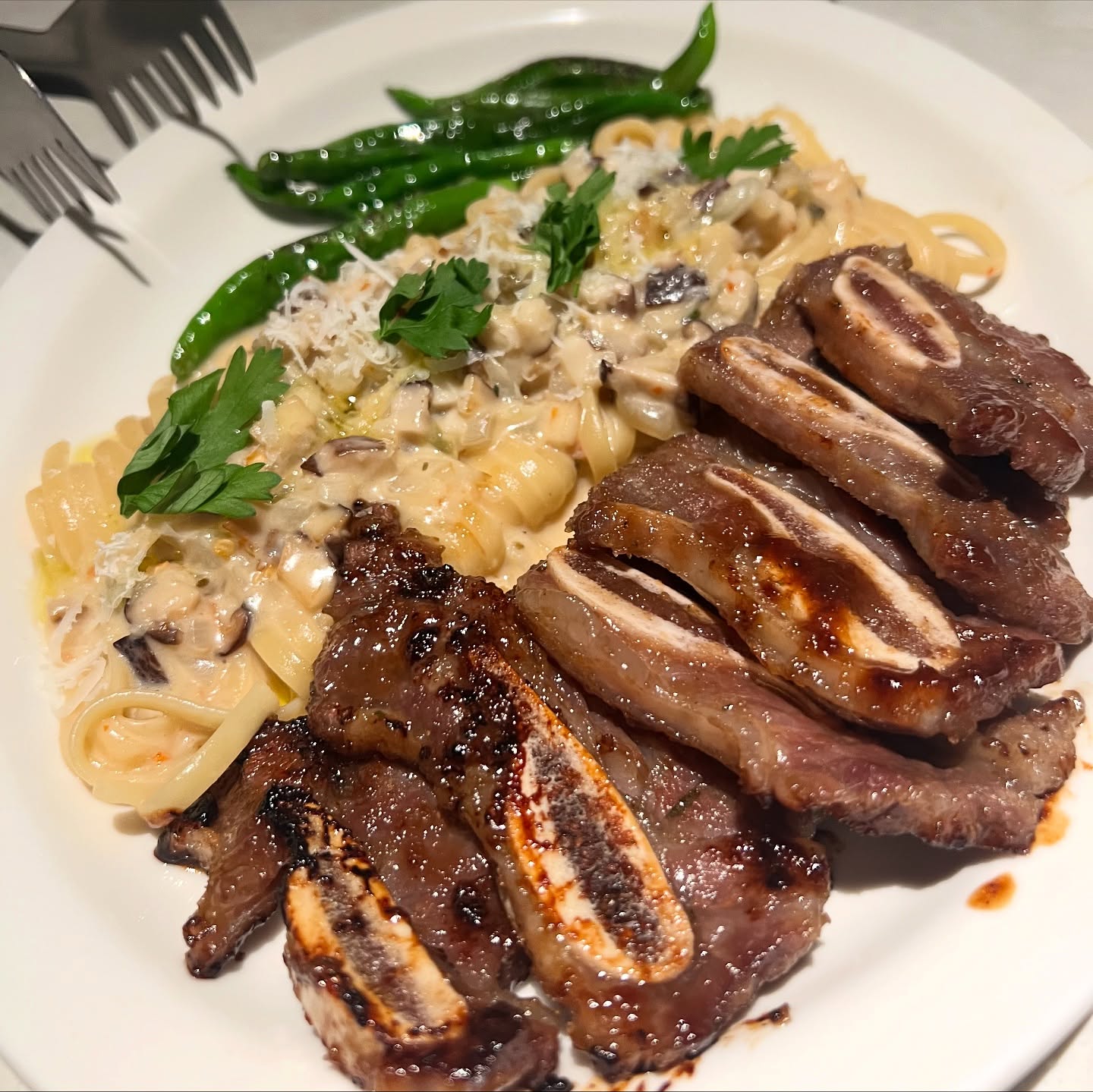 เอมี่ กลิ่นประทุม