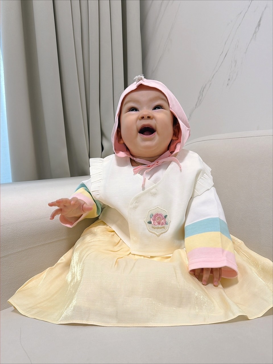 เอมี่ กลิ่นประทุม