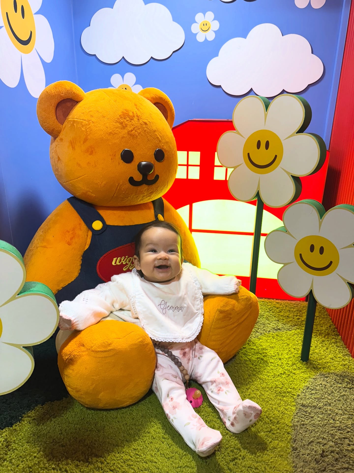 เอมี่ กลิ่นประทุม