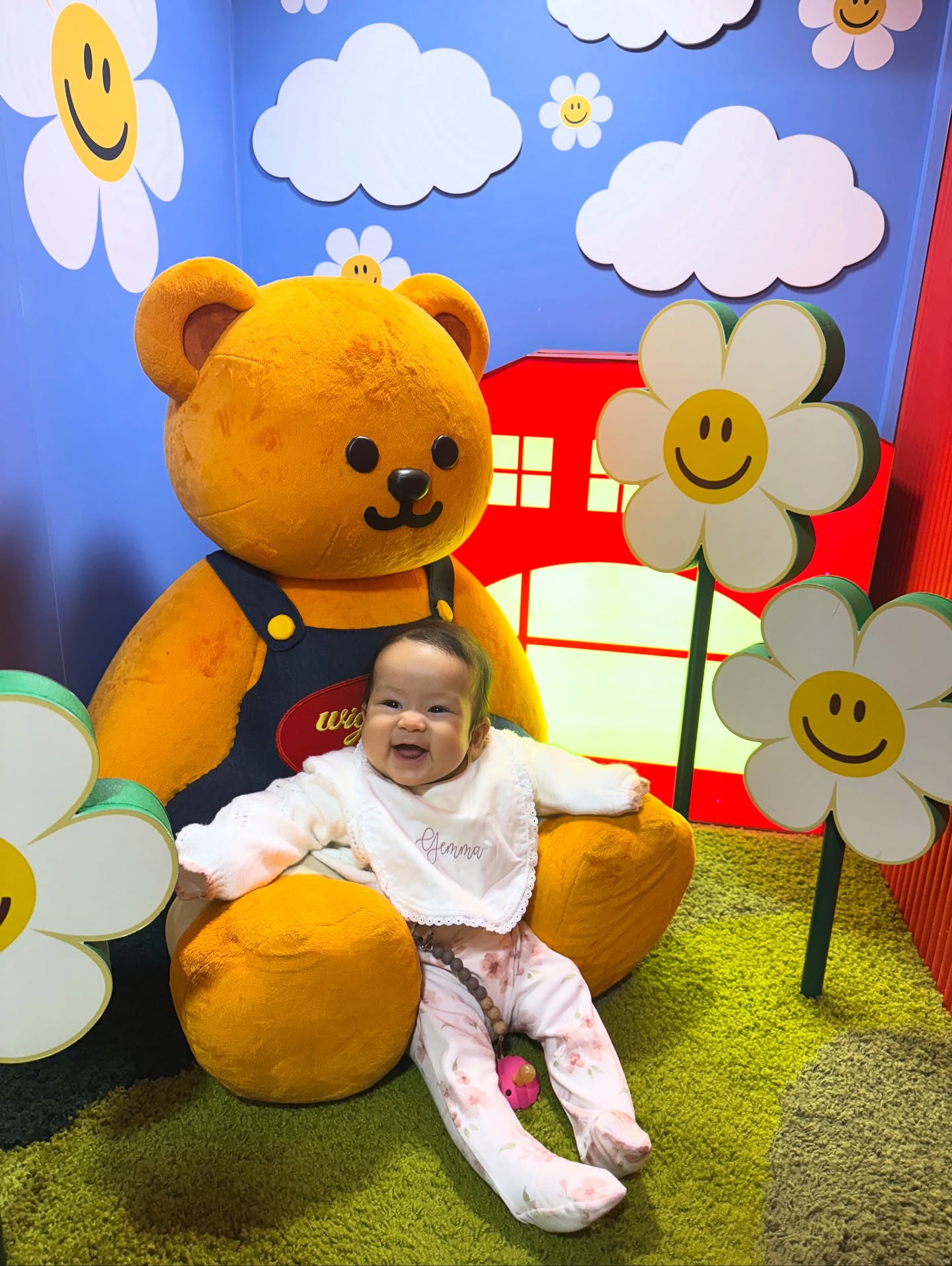 เอมี่ กลิ่นประทุม