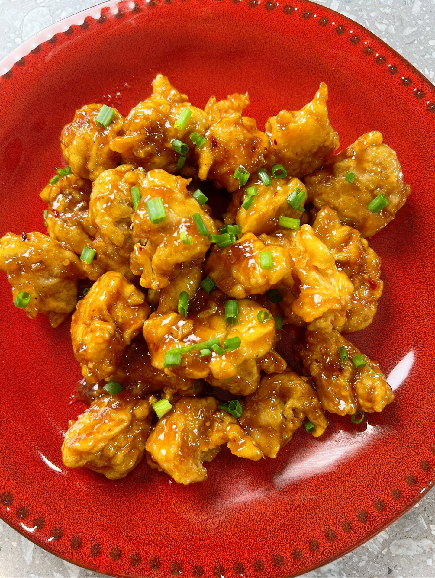 เอมี่ กลิ่นประทุม