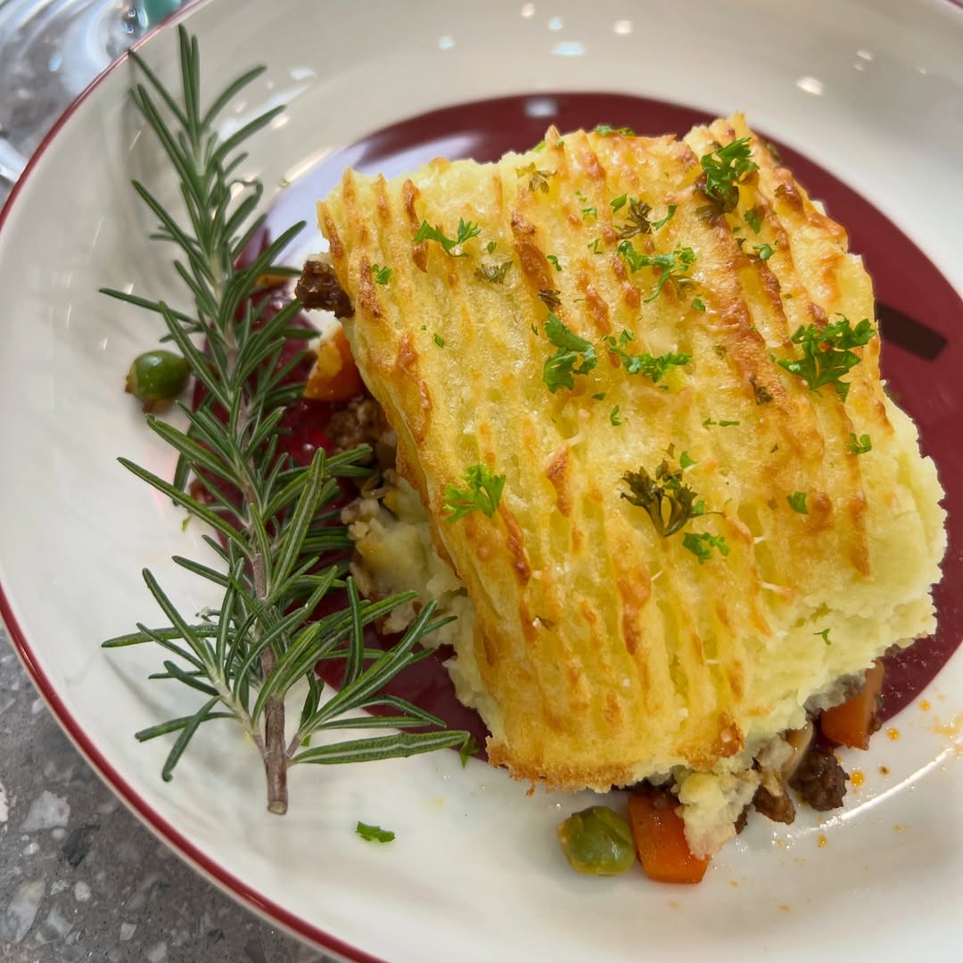 เอมี่ กลิ่นประทุม