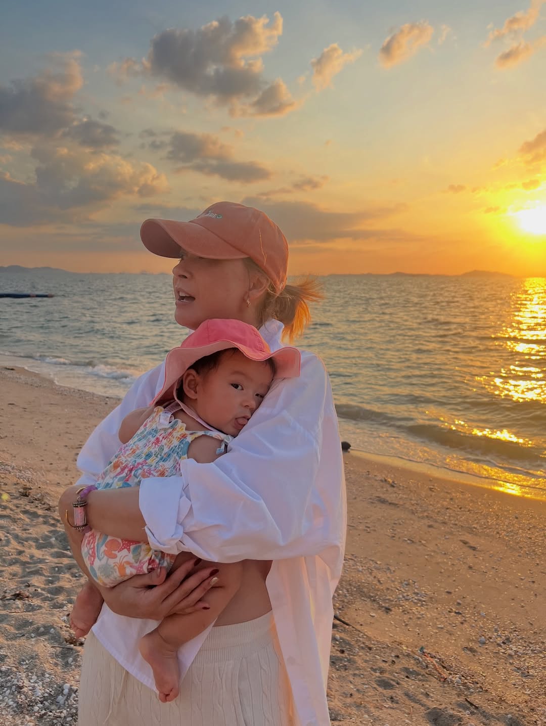 เอมี่ กลิ่นประทุม