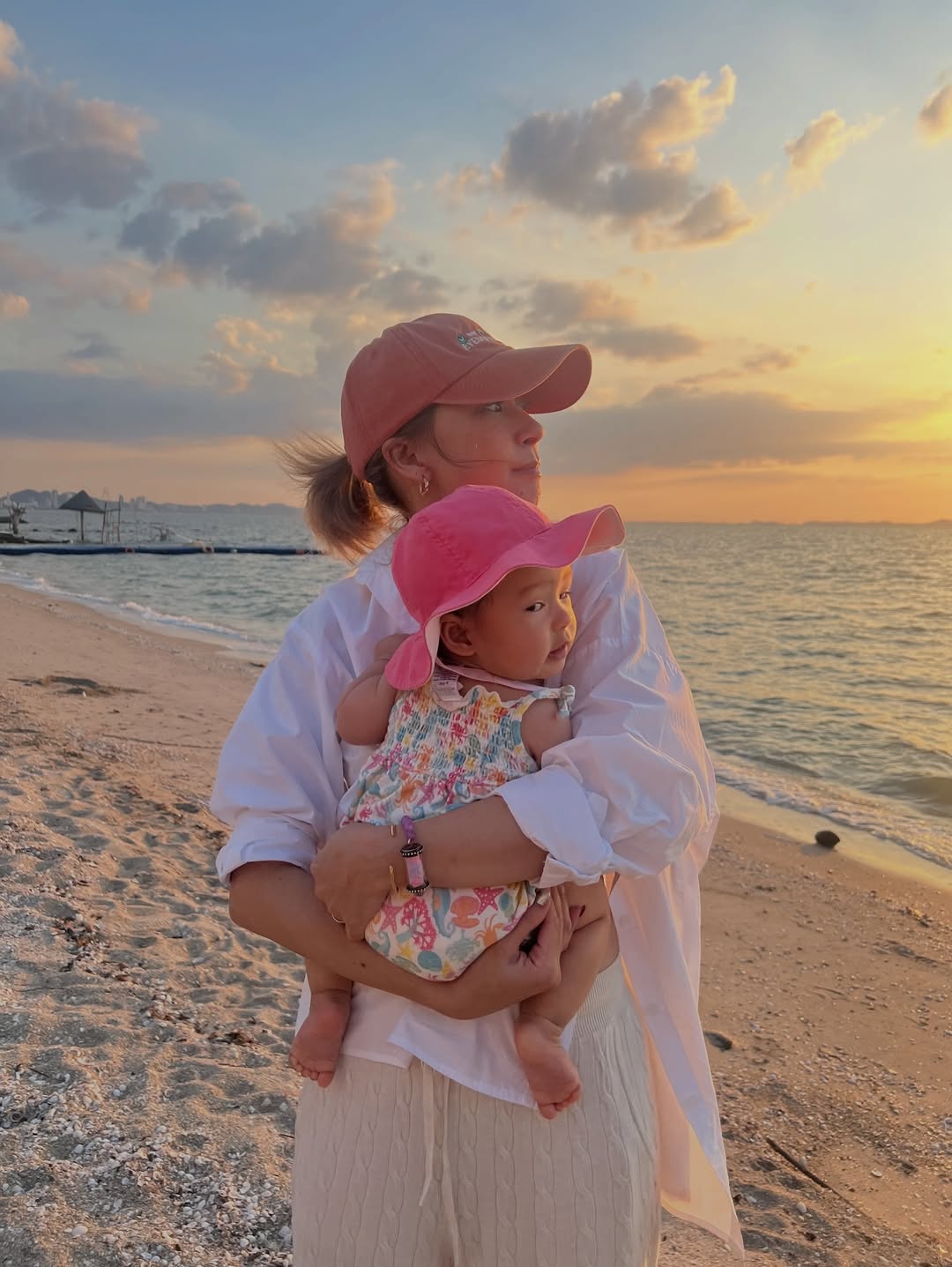 เอมี่ กลิ่นประทุม