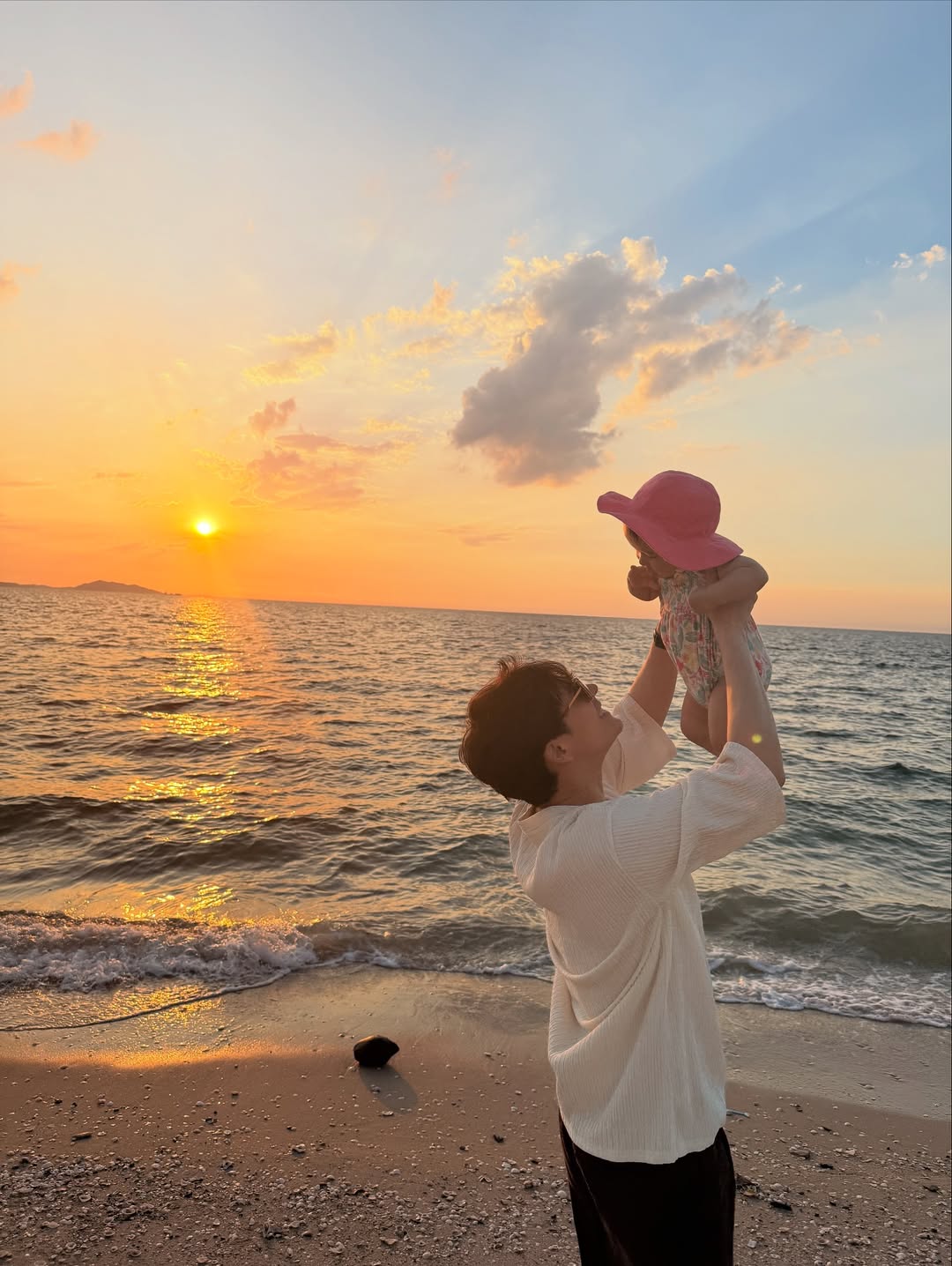 เอมี่ กลิ่นประทุม