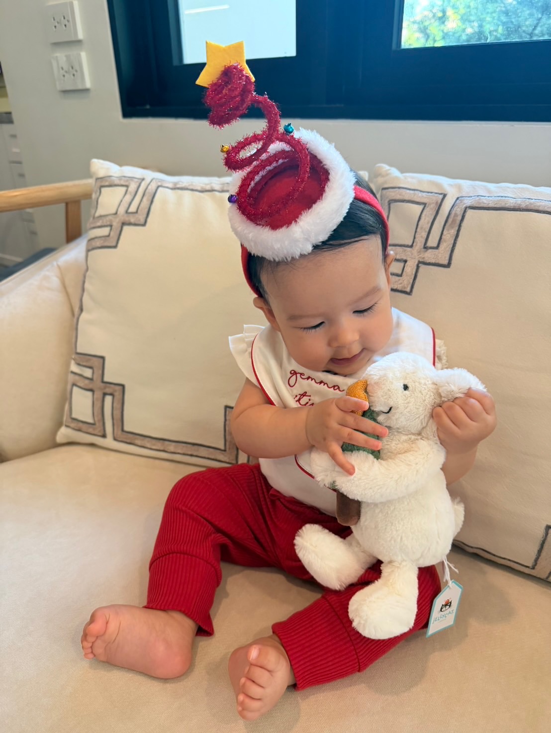 เอมี่ กลิ่นประทุม