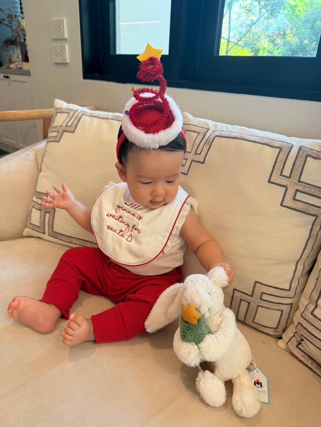 เอมี่ กลิ่นประทุม