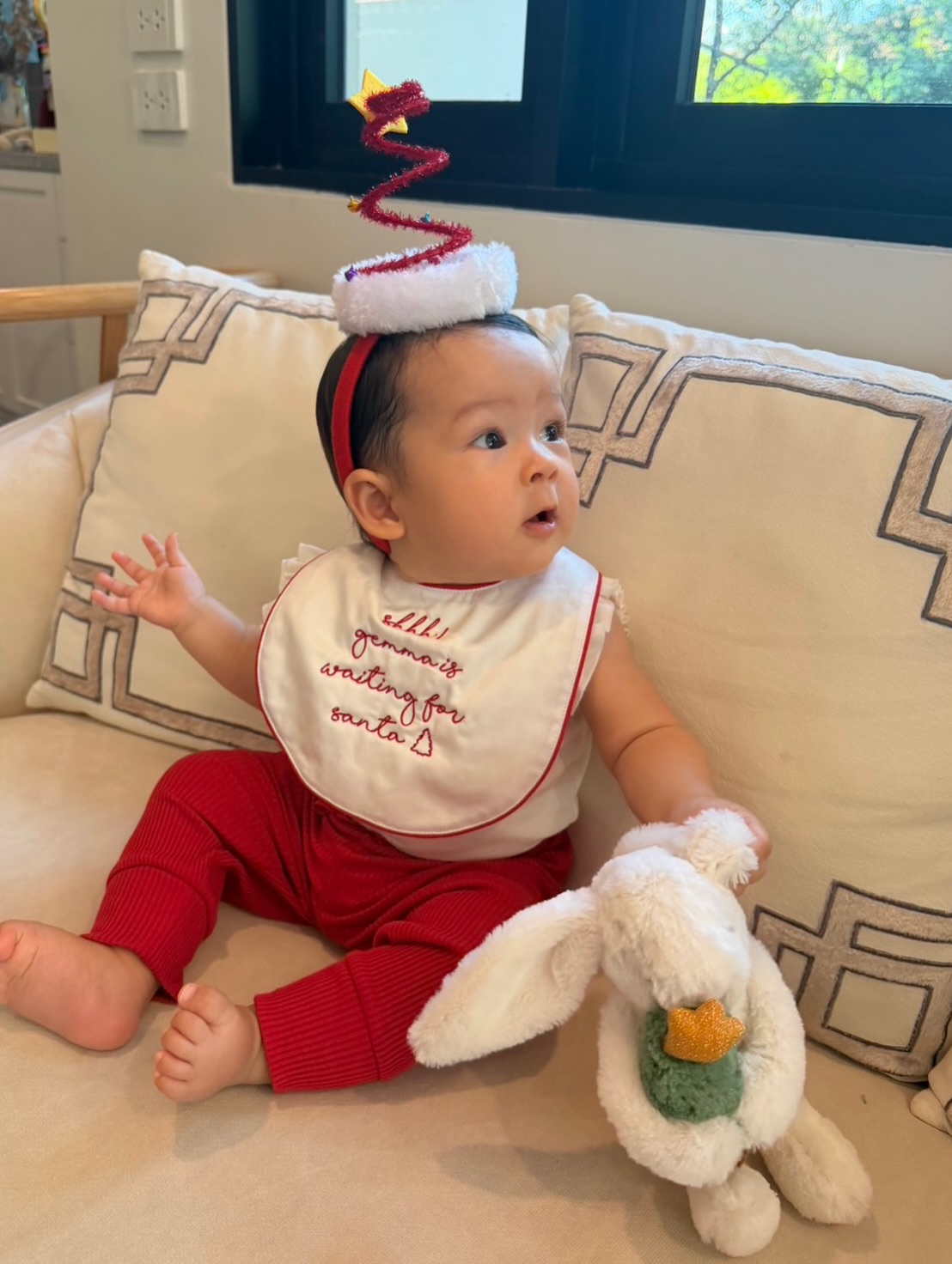 เอมี่ กลิ่นประทุม