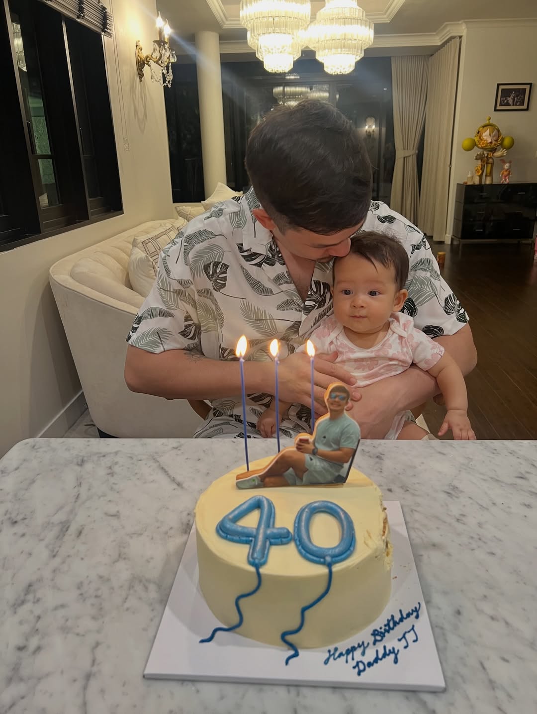 เอมี่ กลิ่นประทุม