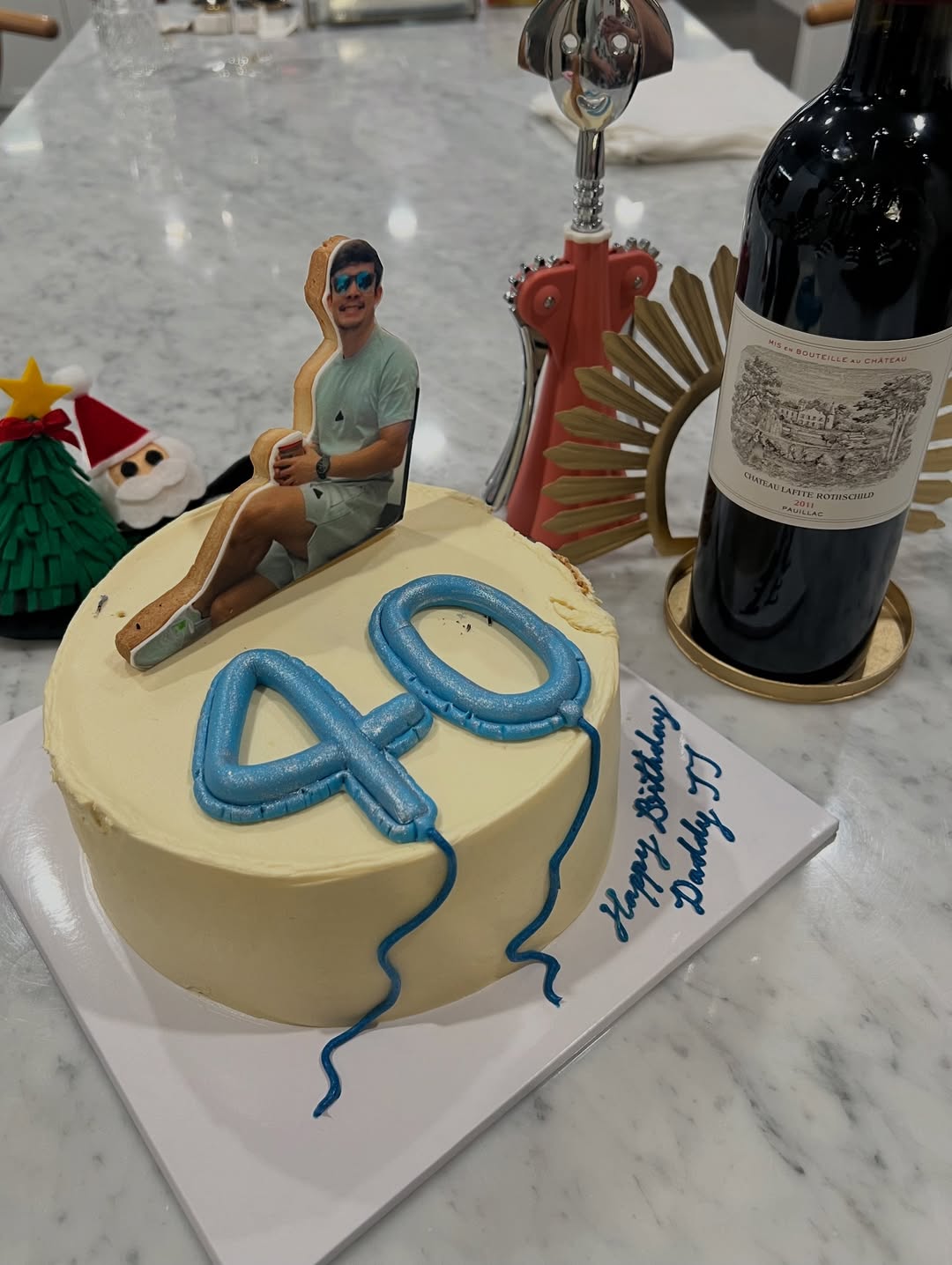 เอมี่ กลิ่นประทุม