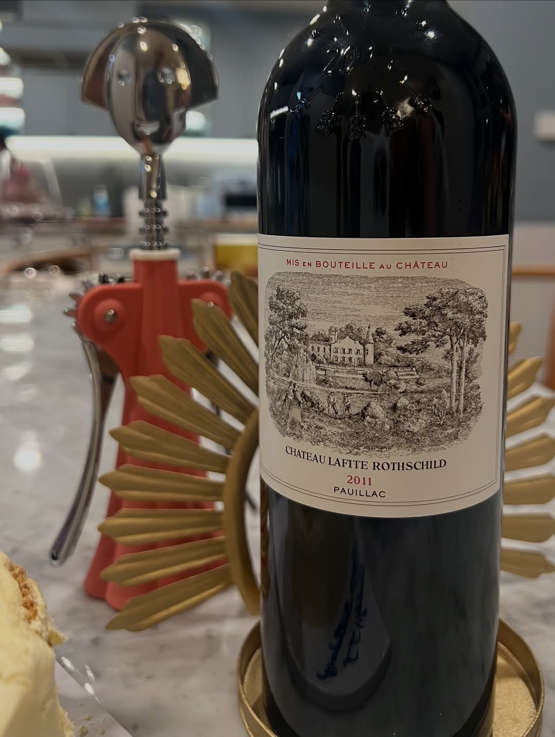 เอมี่ กลิ่นประทุม