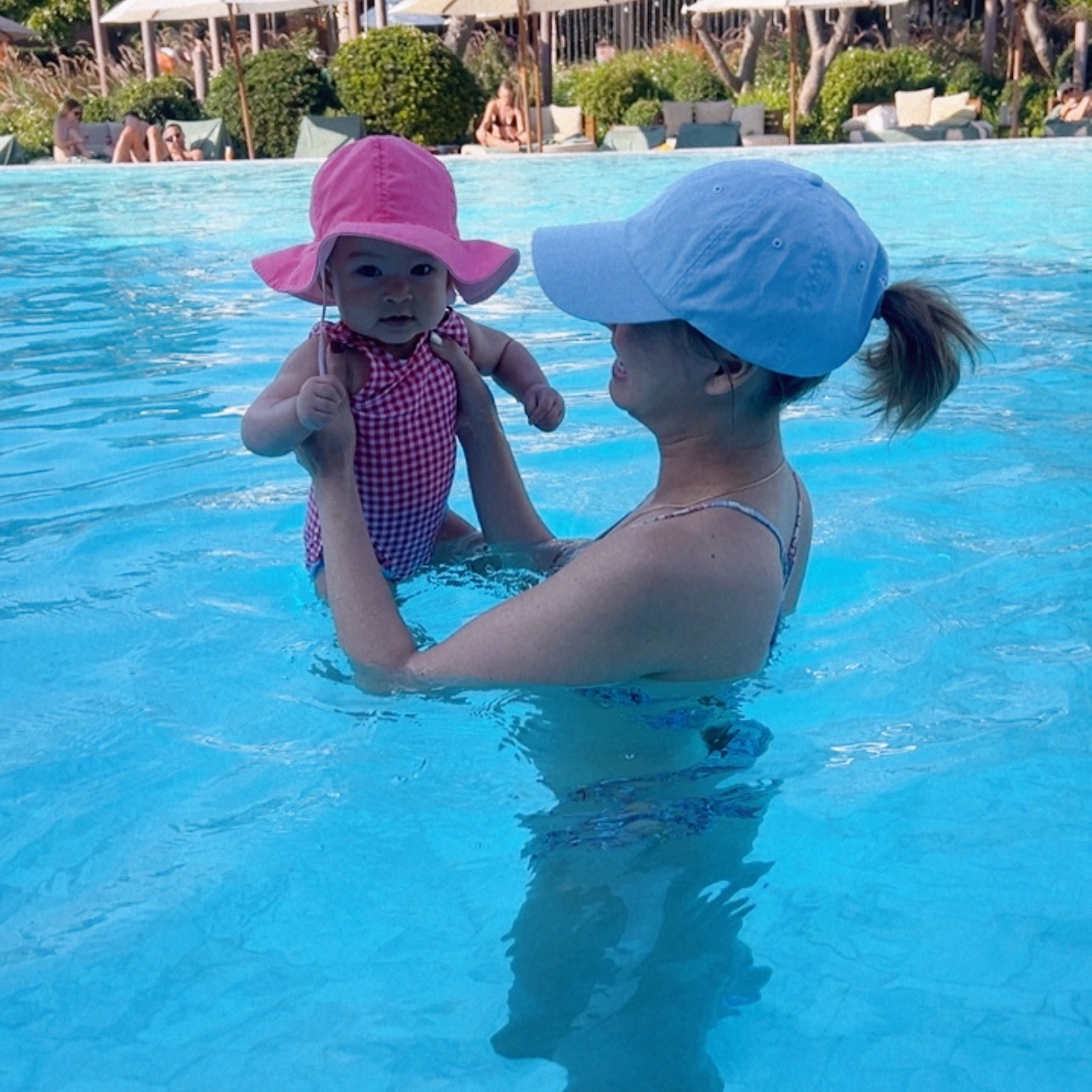 เอมี่ กลิ่นประทุม