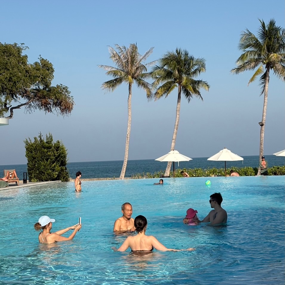 เอมี่ กลิ่นประทุม