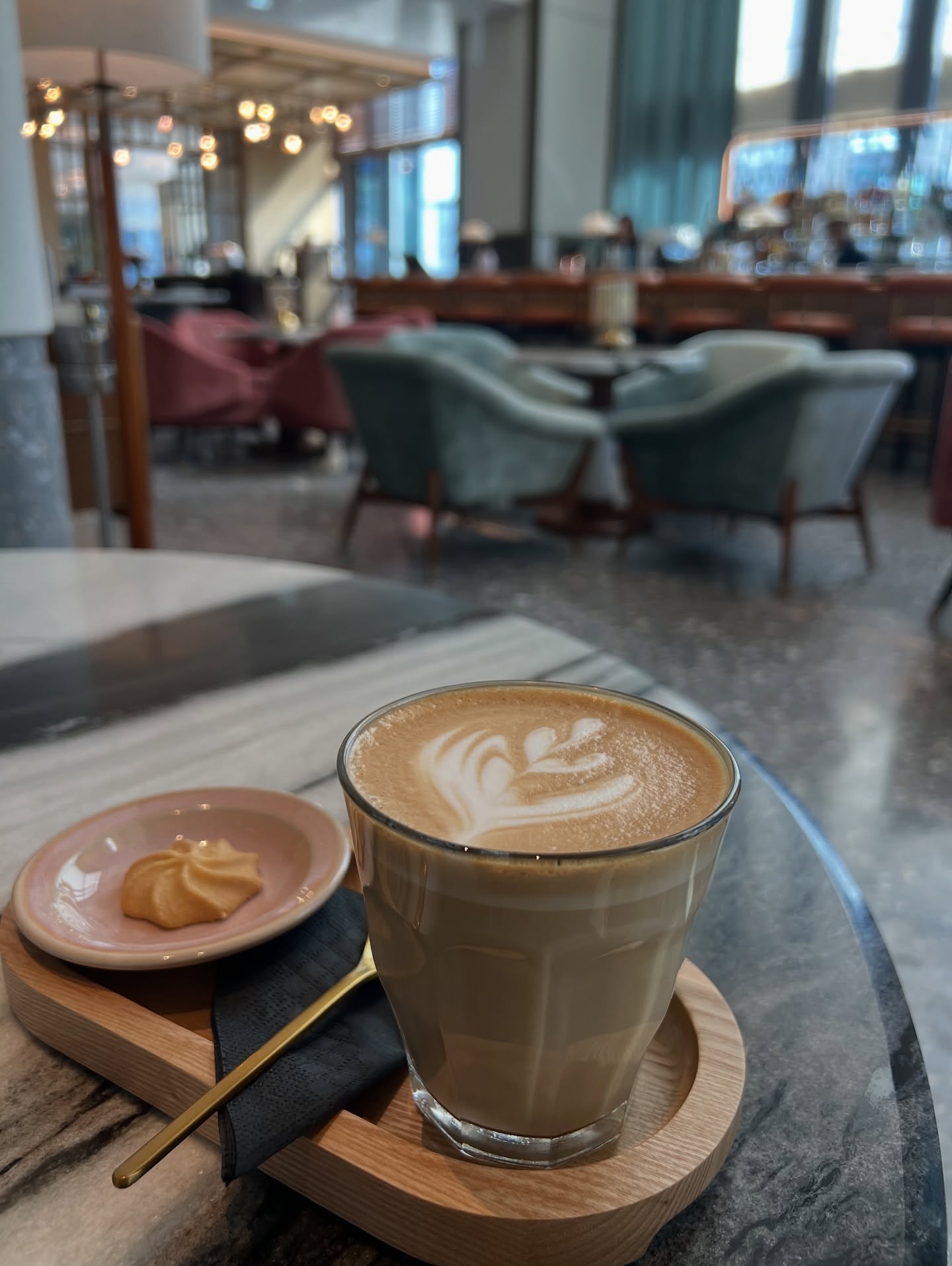 เอมี่ กลิ่นประทุม