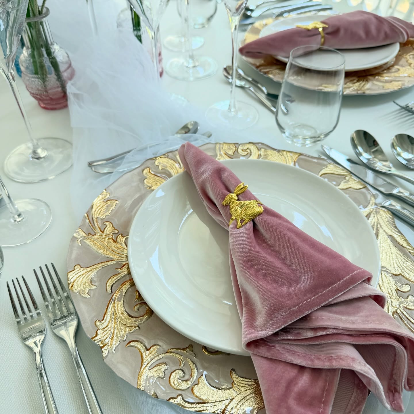 เอมี่ กลิ่นประทุม