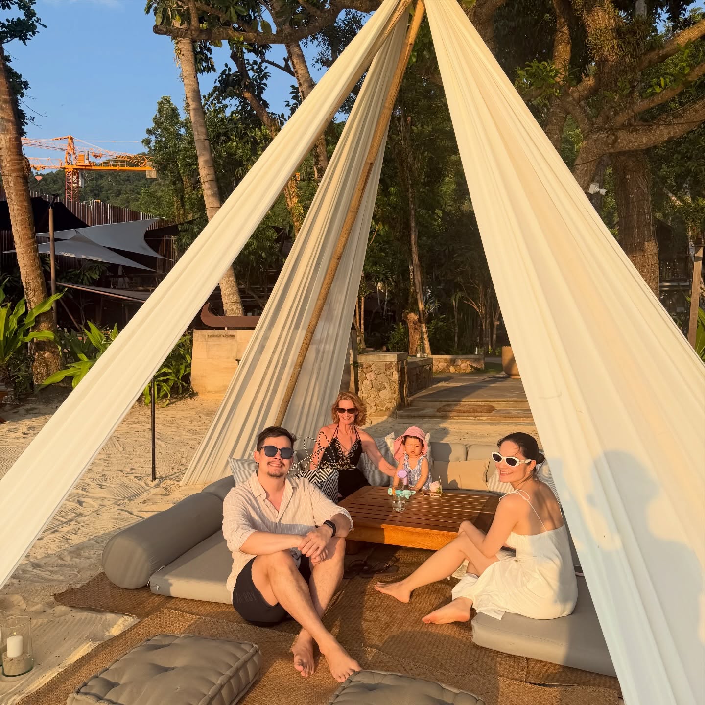 เอมี่ กลิ่นประทุม