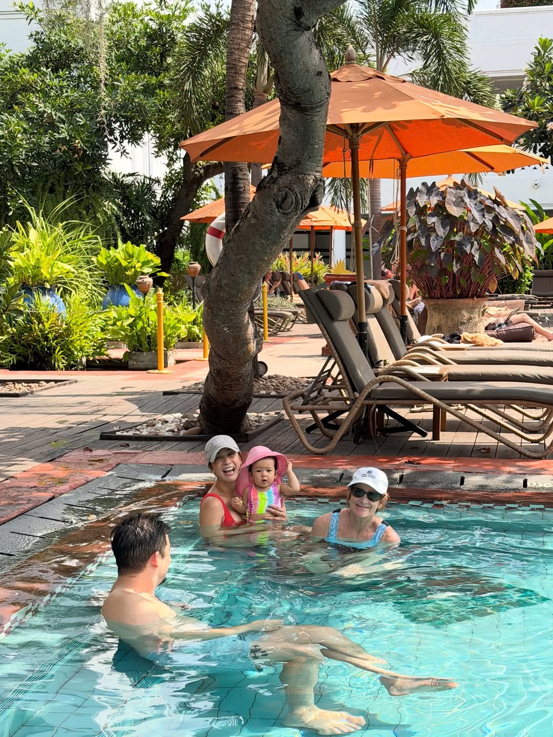 เอมี่ กลิ่นประทุม