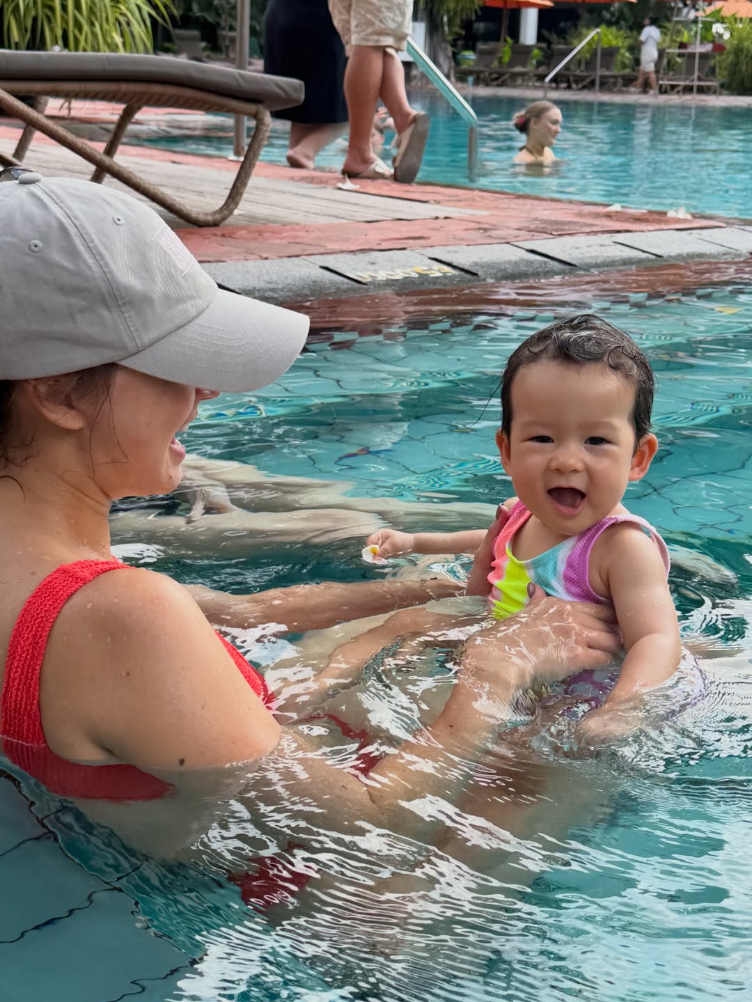 เอมี่ กลิ่นประทุม