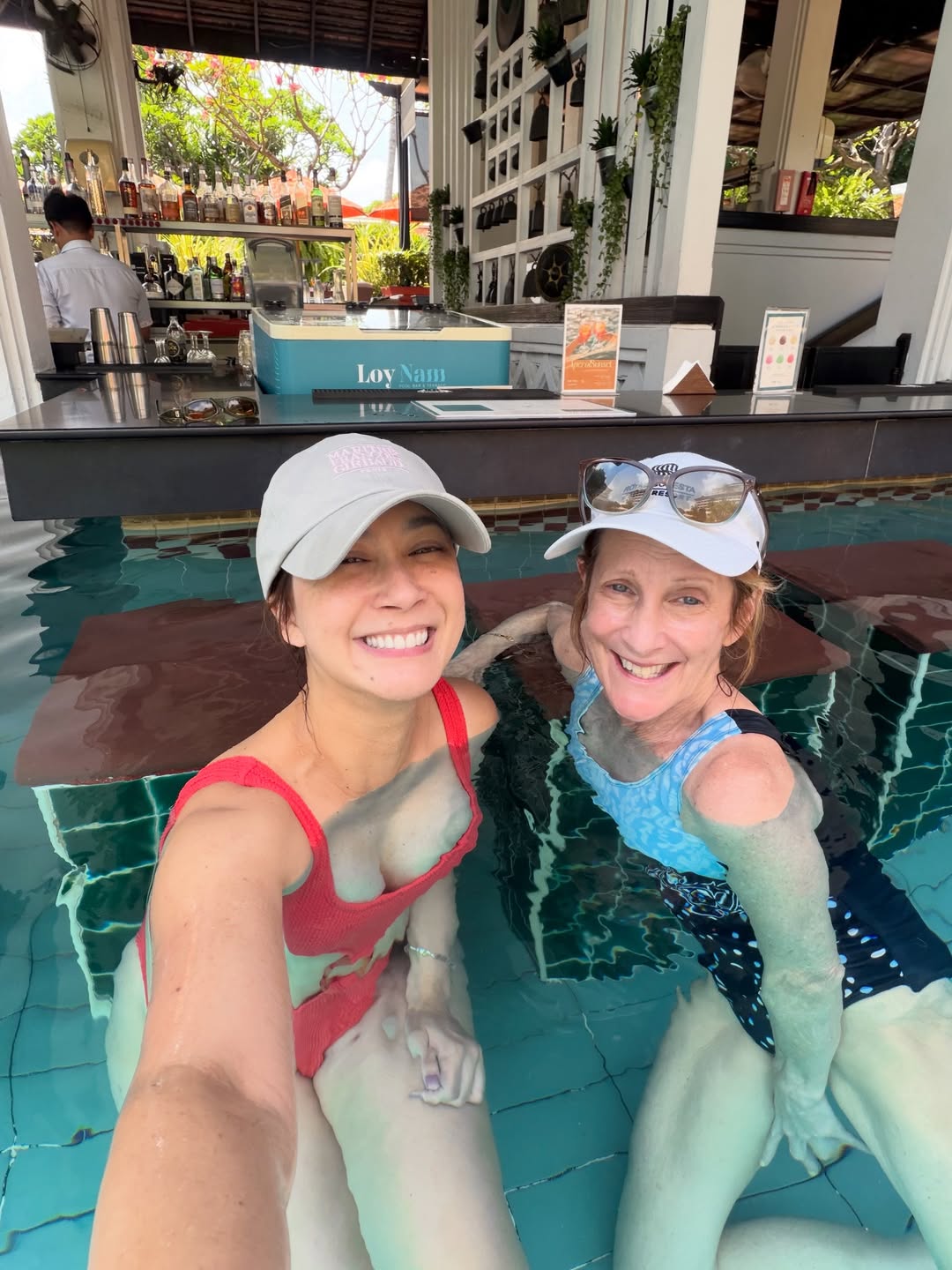 เอมี่ กลิ่นประทุม