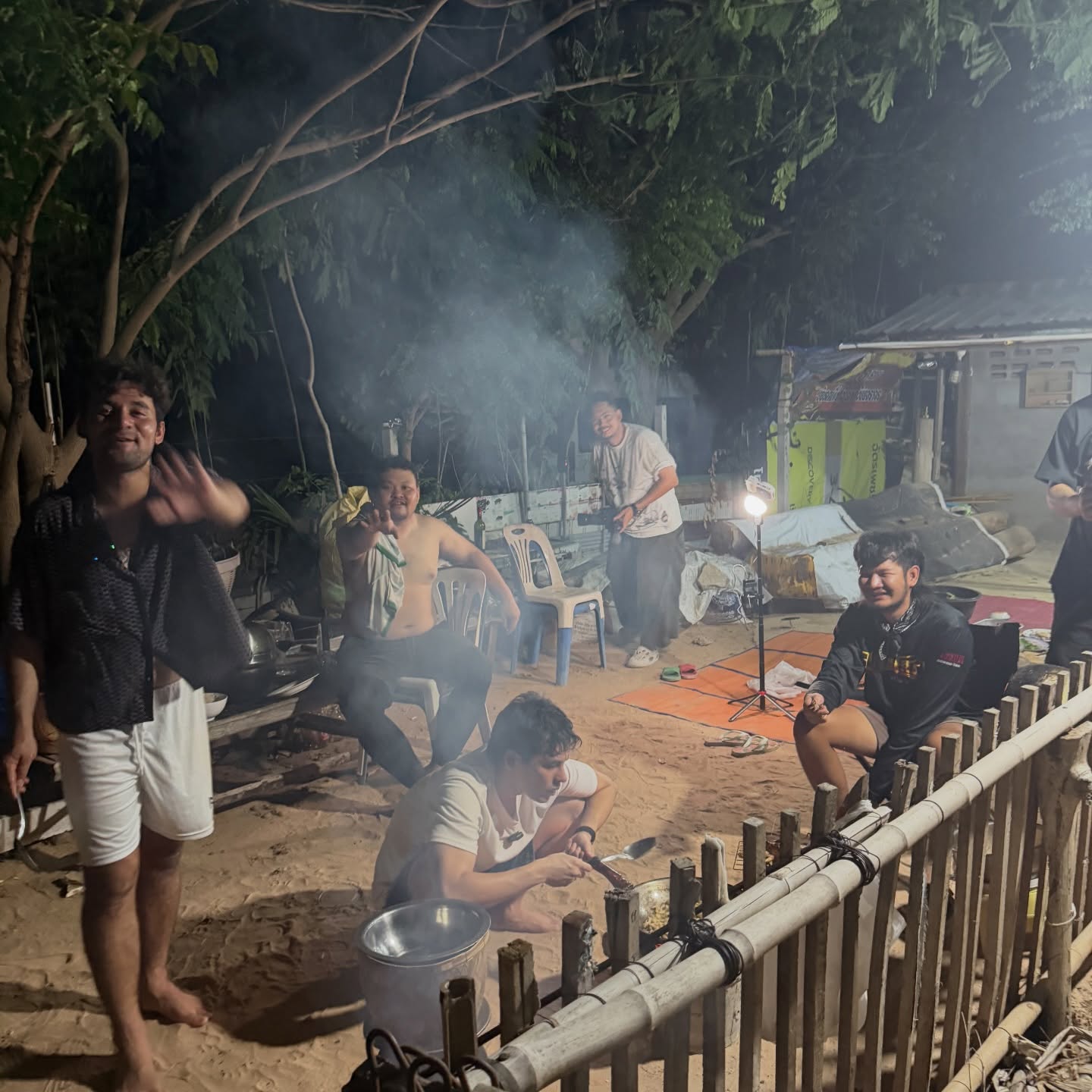 เอมี่ กลิ่นประทุม