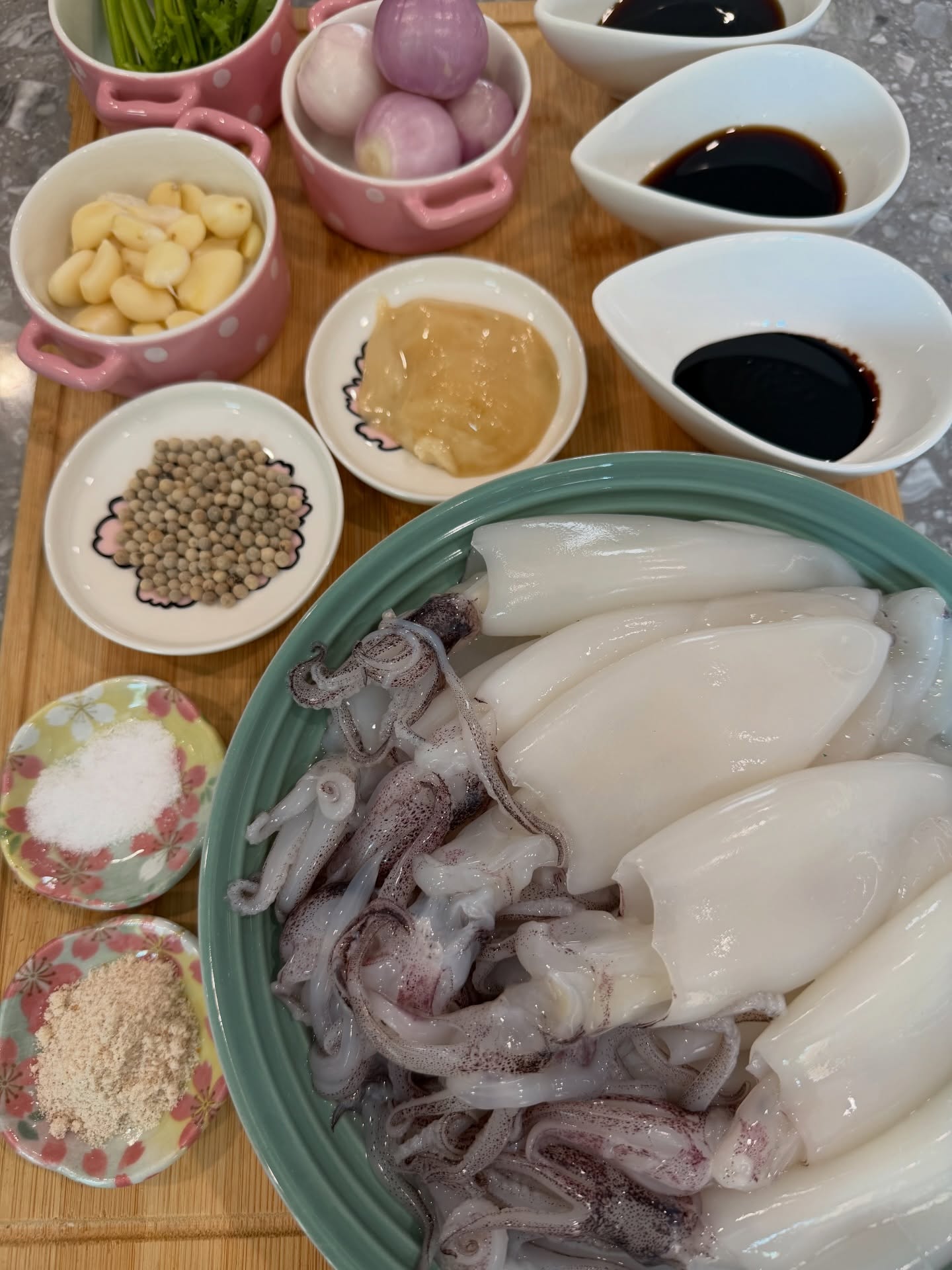 เอมี่ กลิ่นประทุม