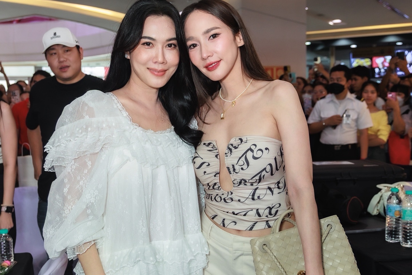 อั้ม - พัชราภา ไชยเชื้อ
