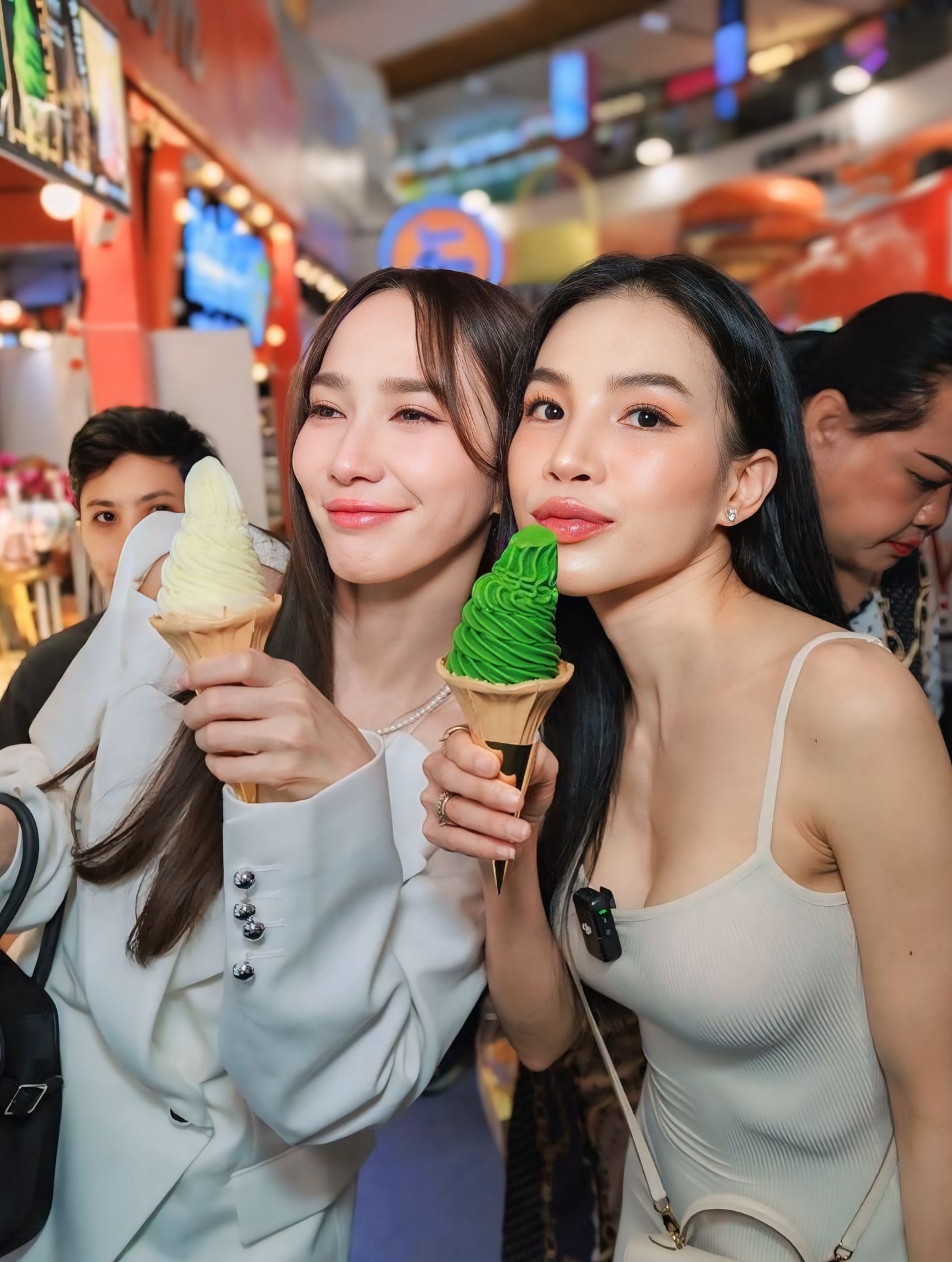 อั้ม - พัชราภา ไชยเชื้อ