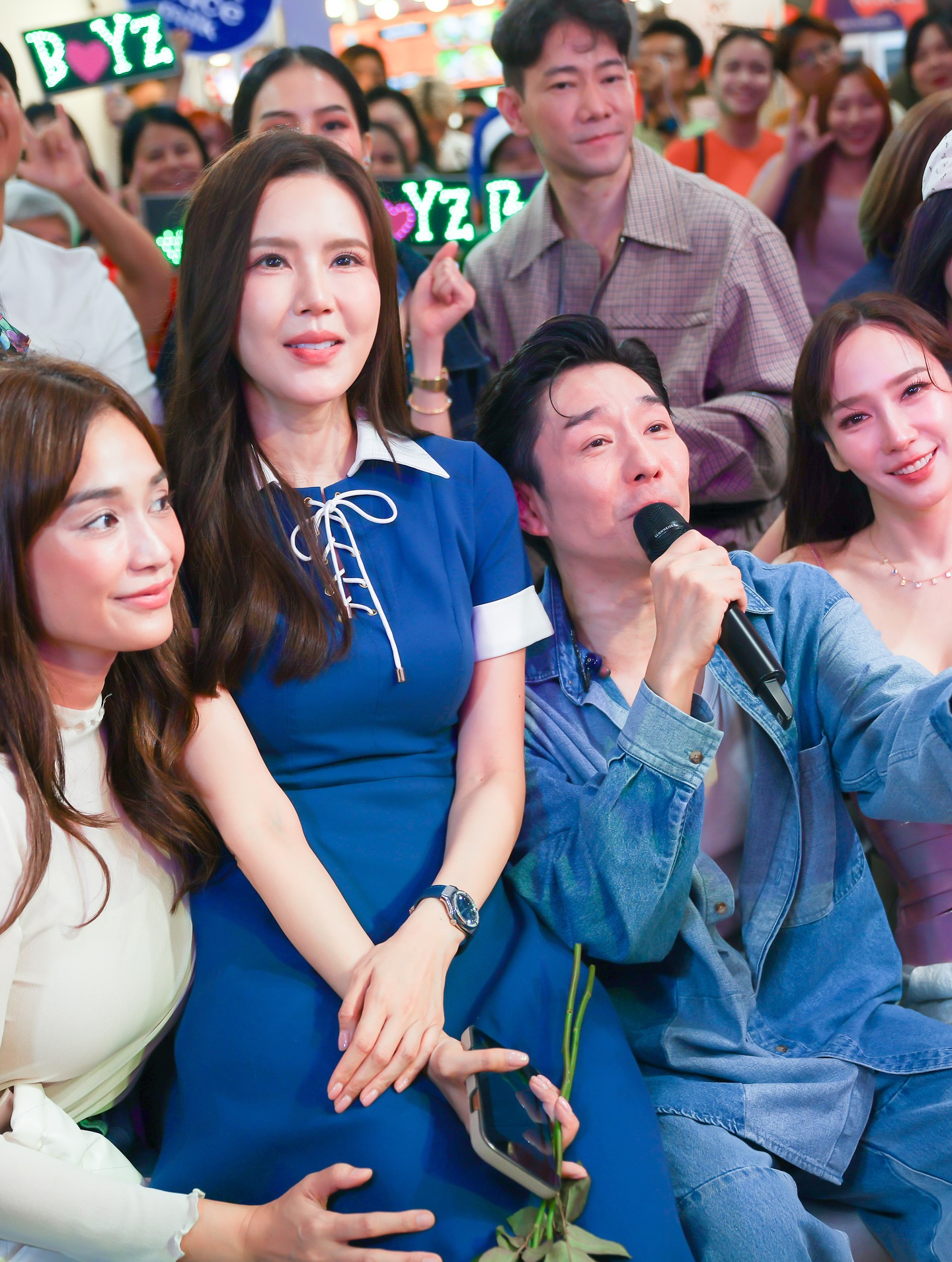 อั้ม - พัชราภา ไชยเชื้อ