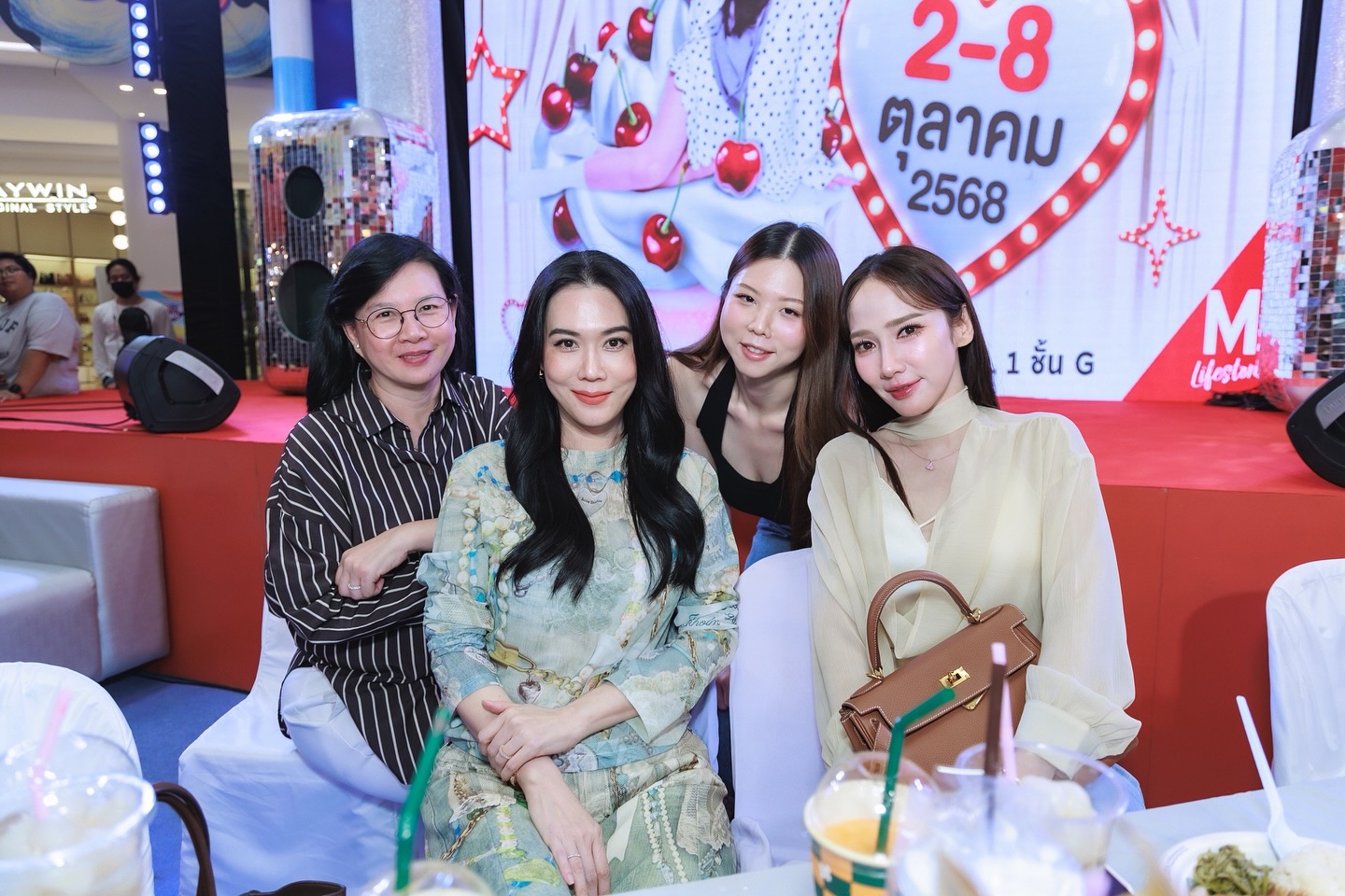 อั้ม - พัชราภา ไชยเชื้อ