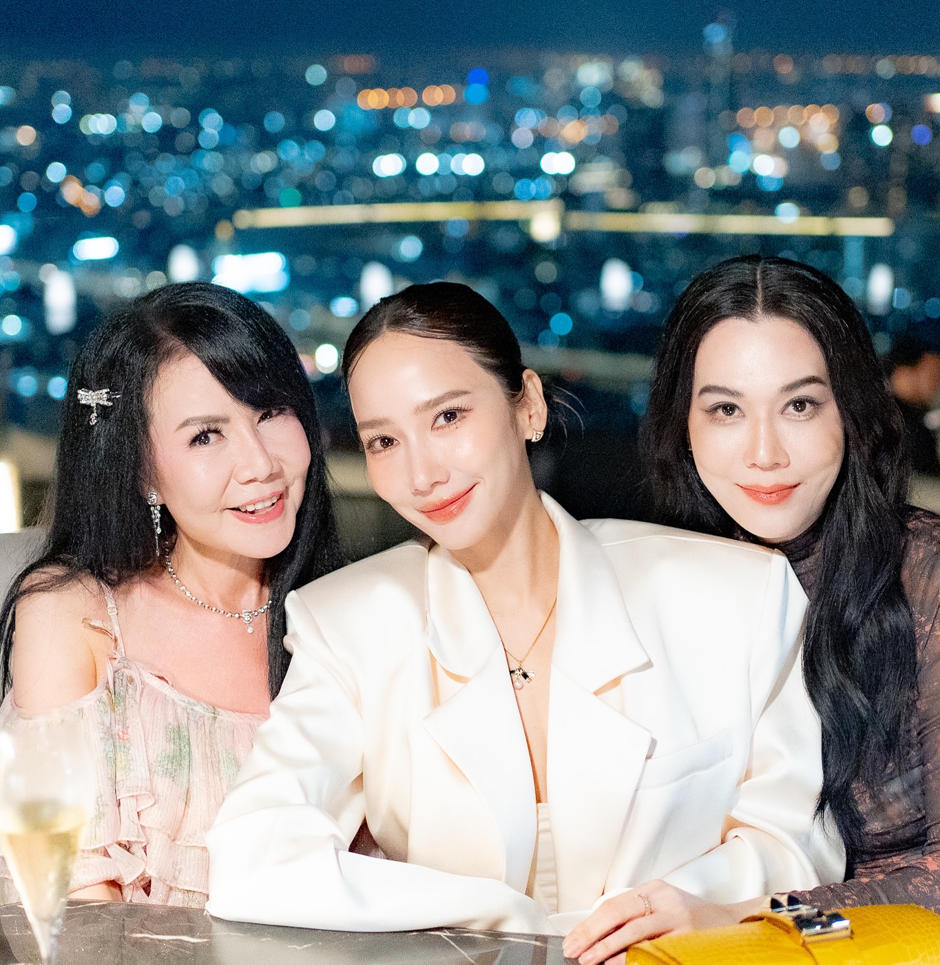 อั้ม - พัชราภา ไชยเชื้อ